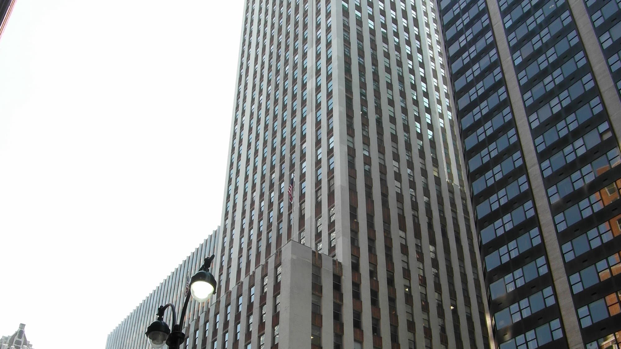 Daily News Building: The Race Becomes a Style