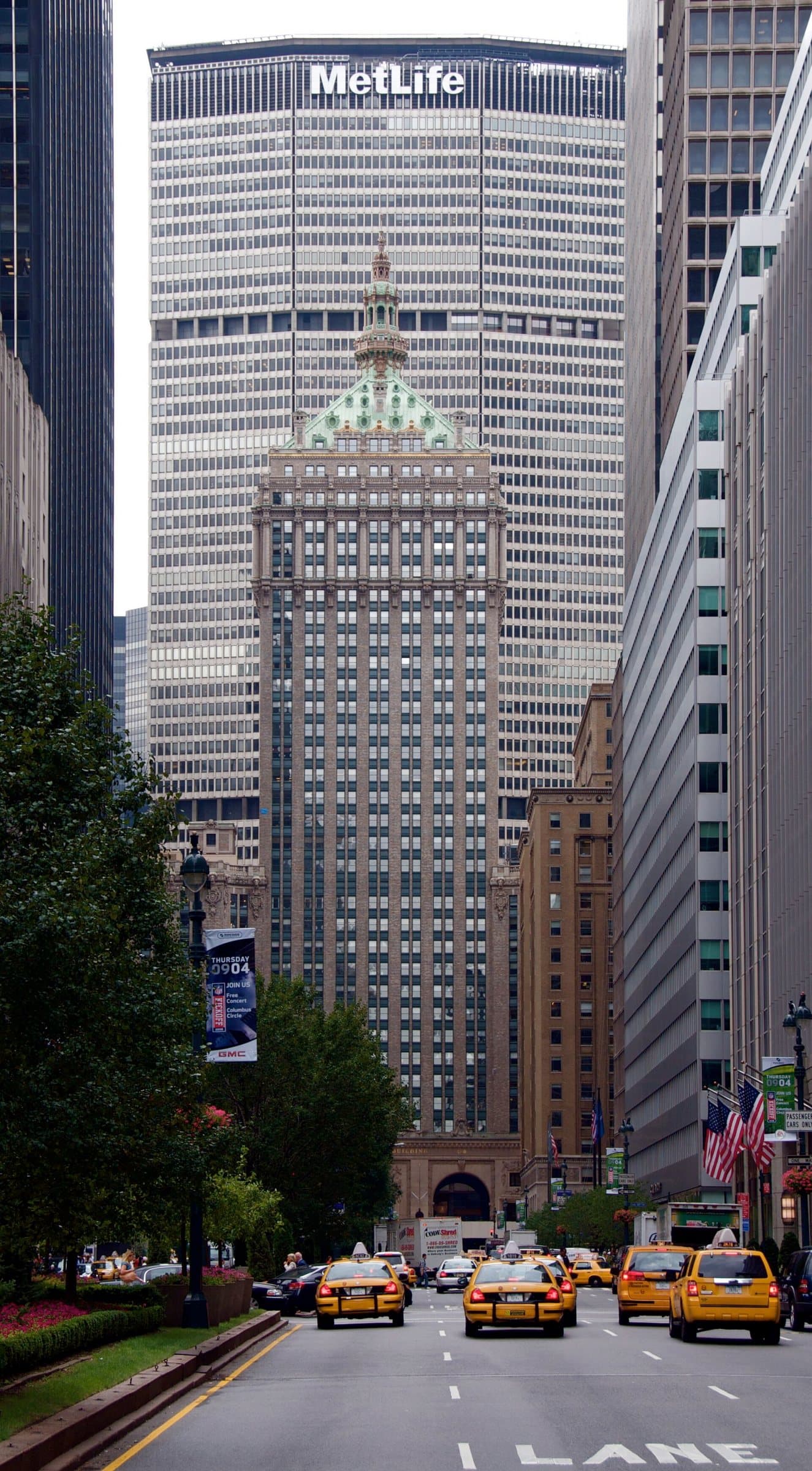 Helmsley Building: An Avenue on Stilts