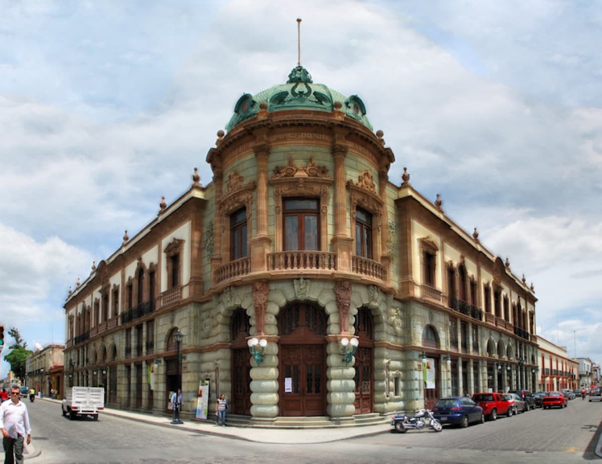 Teatro Macedonio Alcala