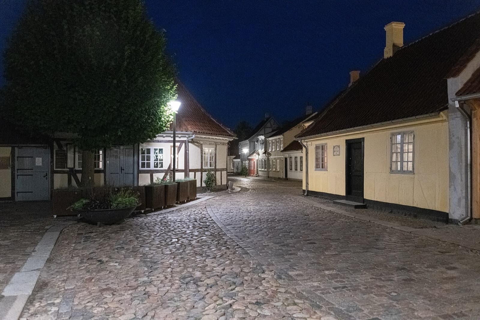Odense Travel Guide: Days, Transport, Safety, and Costs