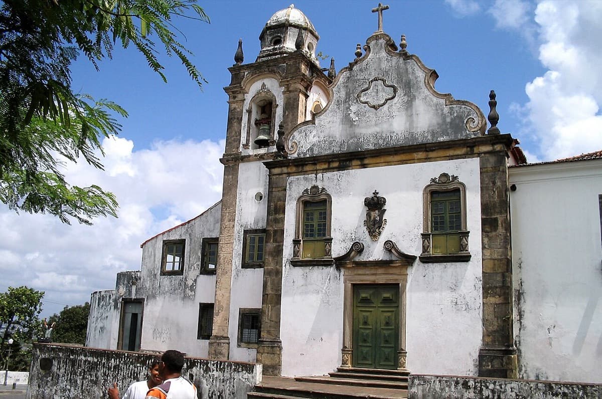 Igreja da Misericordia: Why the Party Walks