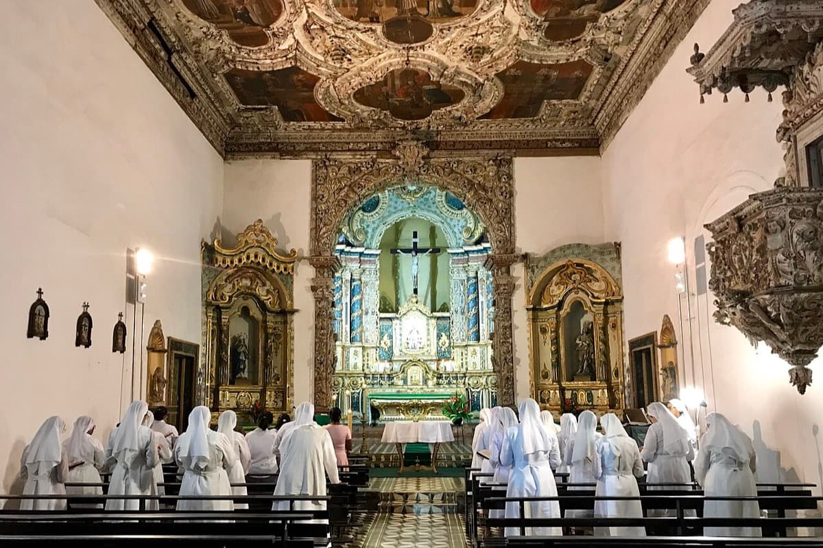 Igreja da Misericordia: Charity at the Top of the Ridge