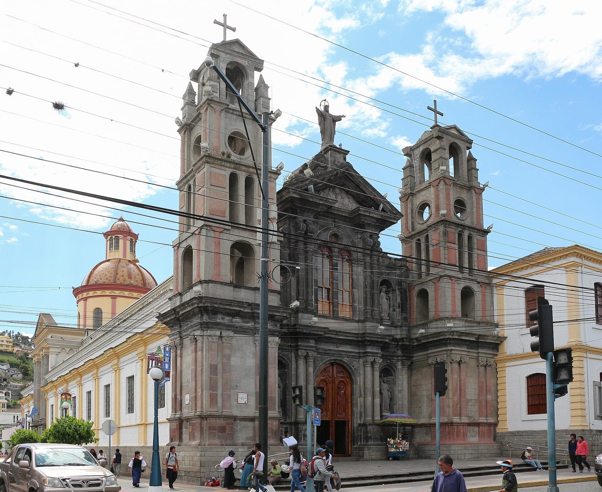 El Jordán: The Fair's Second Square
