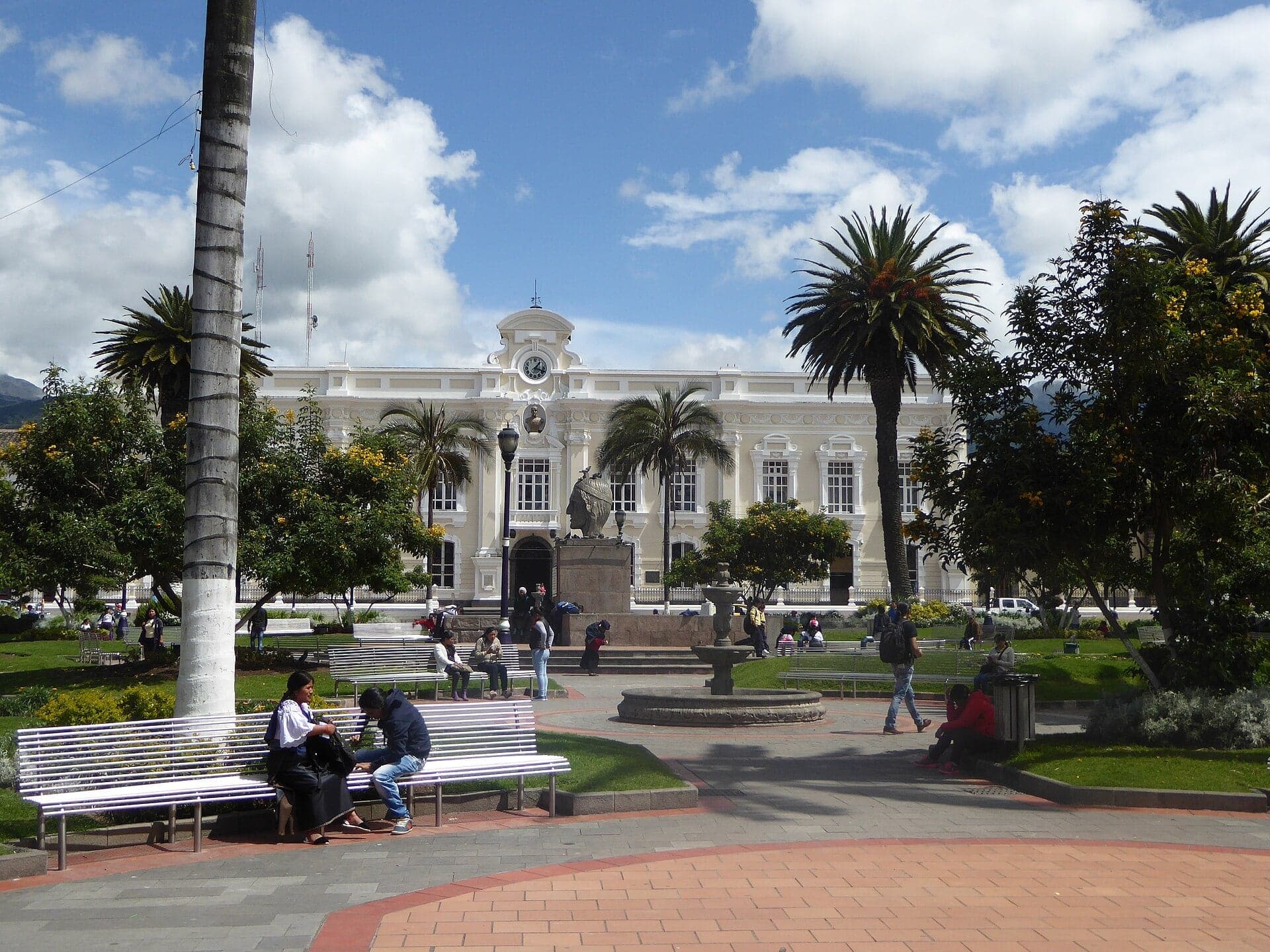 Parque Bolívar: The Fair's First Square
