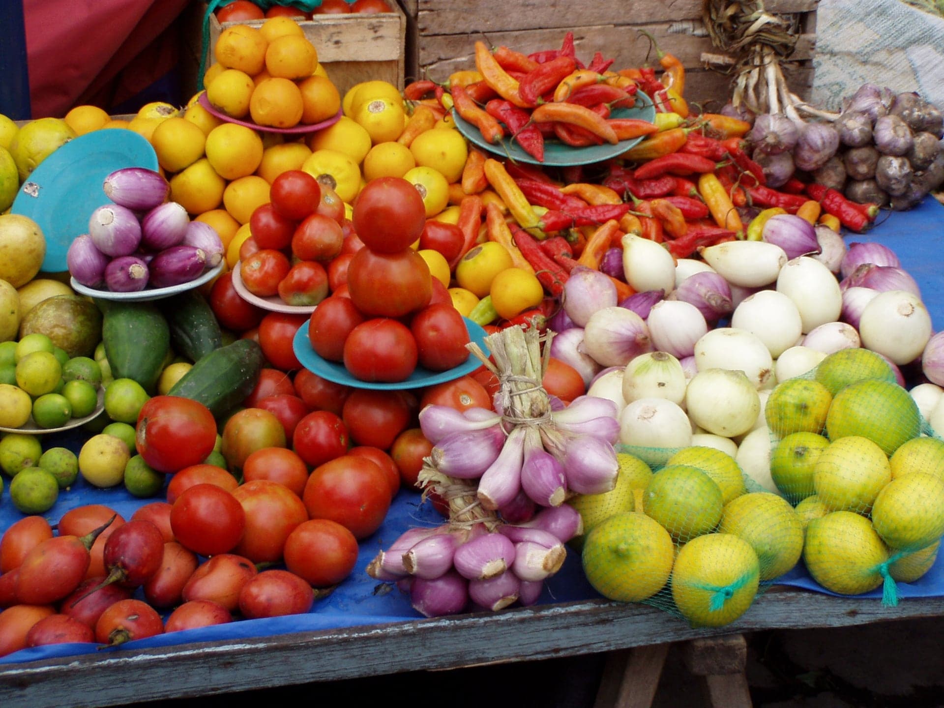 Mercado 24 de Mayo: The Market Across the Ravine