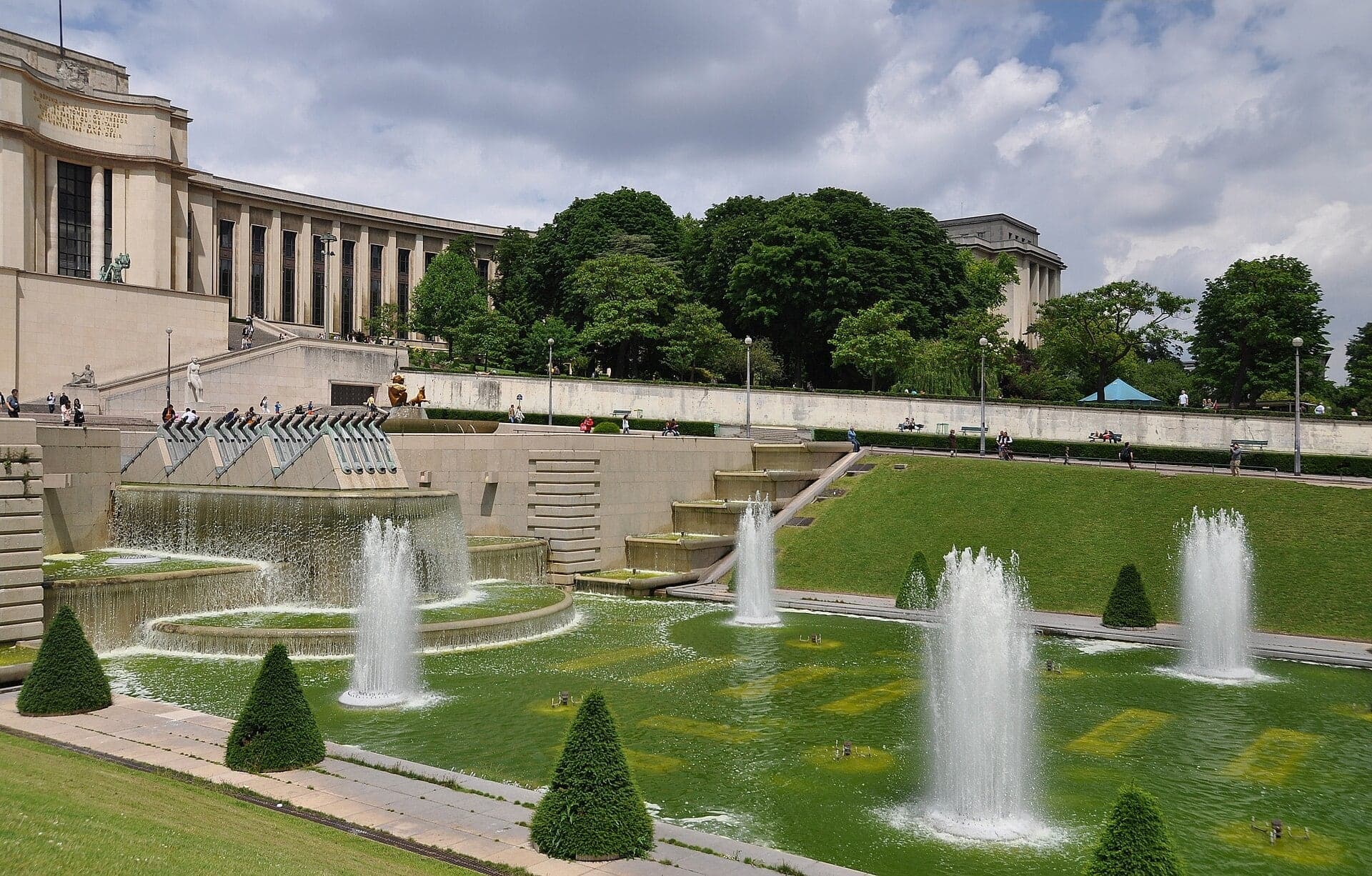 Trocadéro Gardens: Down to the River