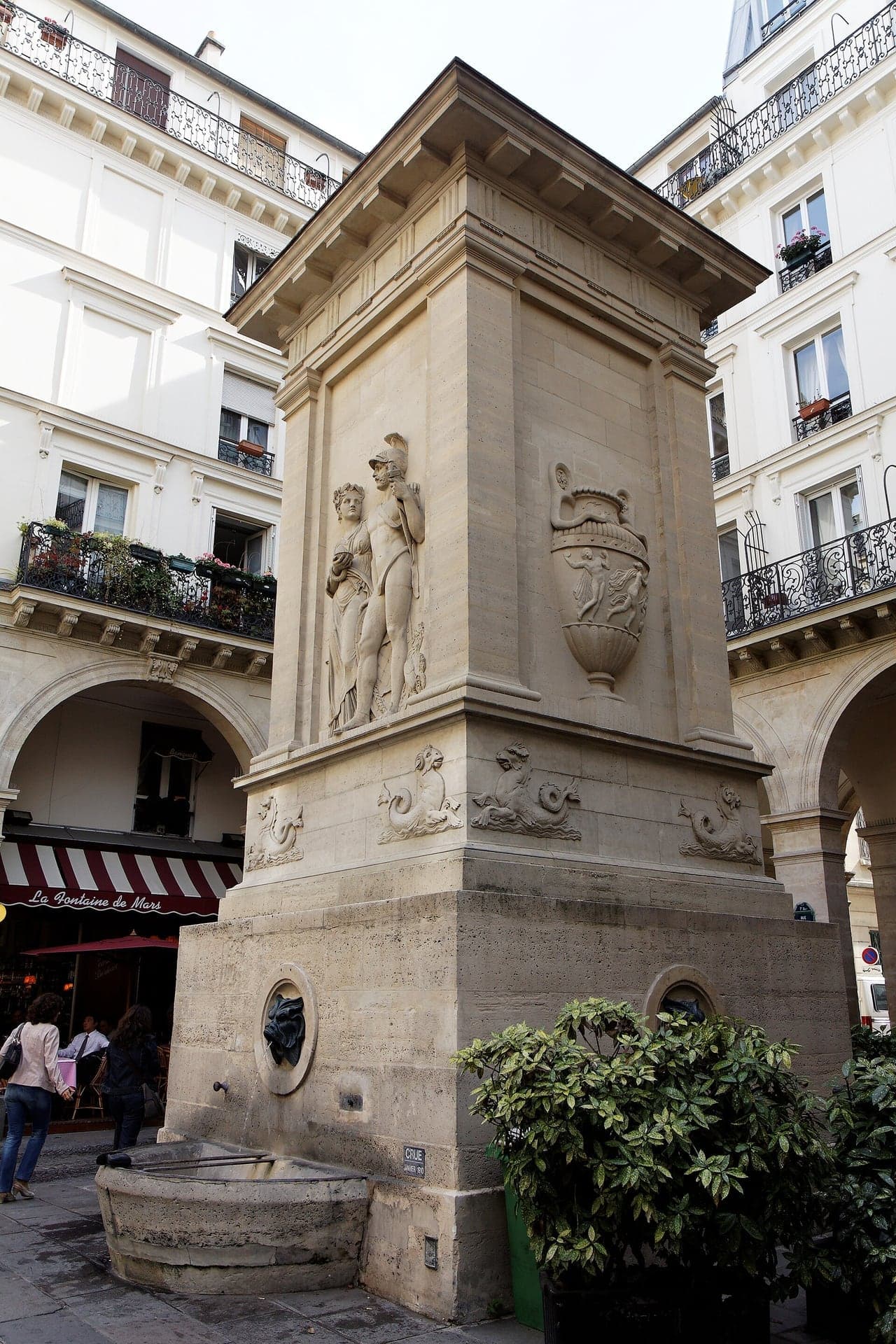 Fontaine de Mars: War and Health at the Hospital Gate