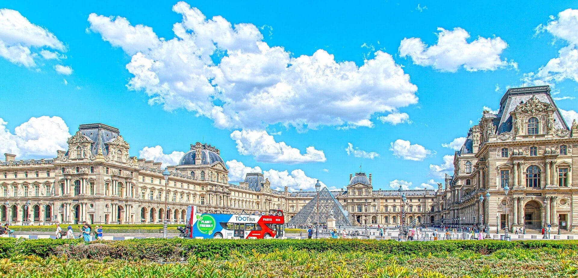 The Pyramid: Glass in the Cour Napoléon