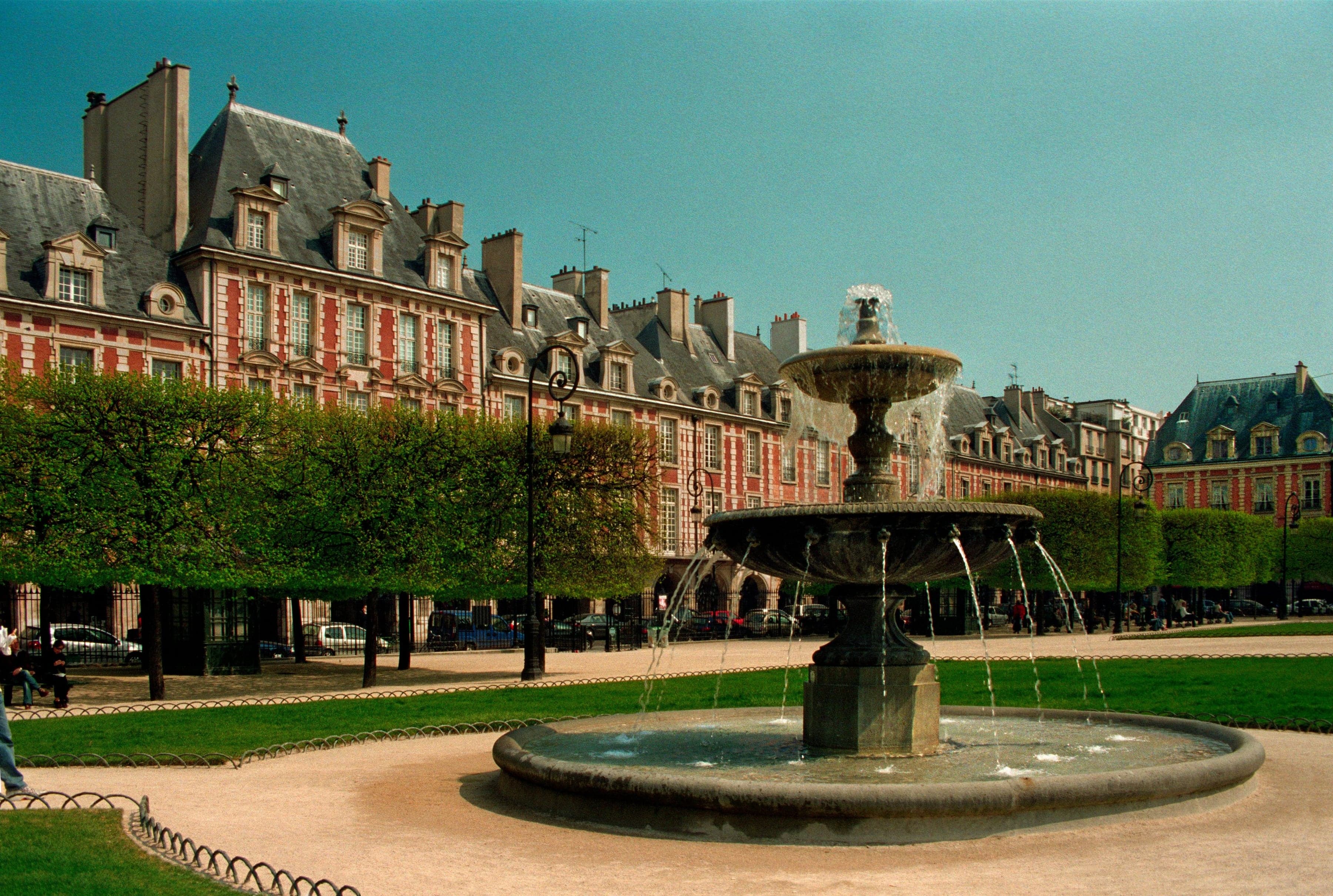 Le Marais: The Mansions That Went to Work