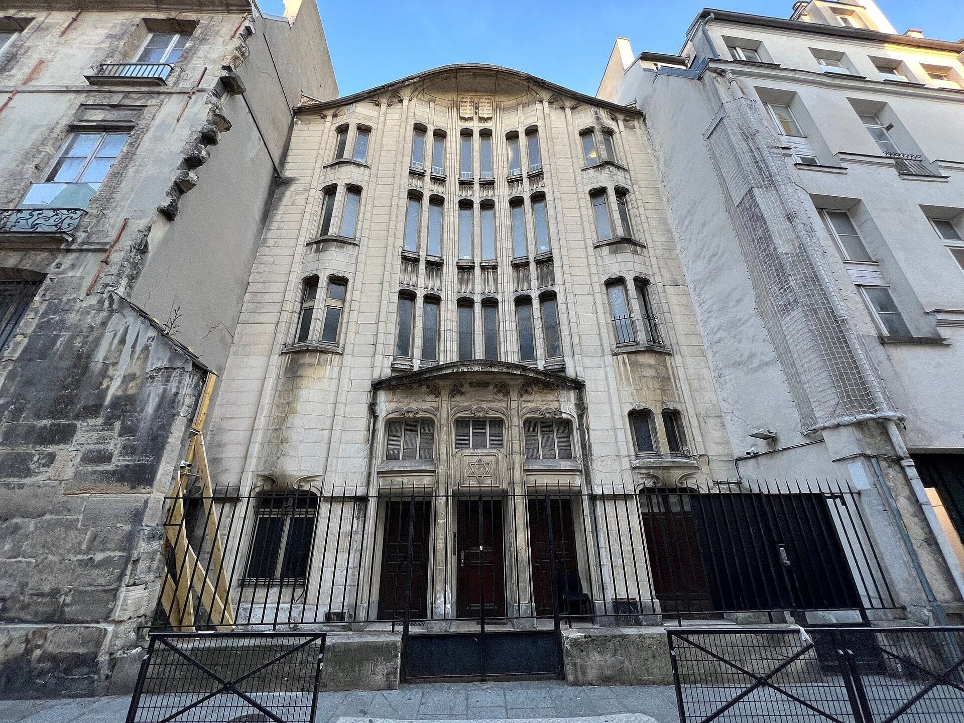 Rue Pavée Synagogue: Hector Guimard's Curving Front