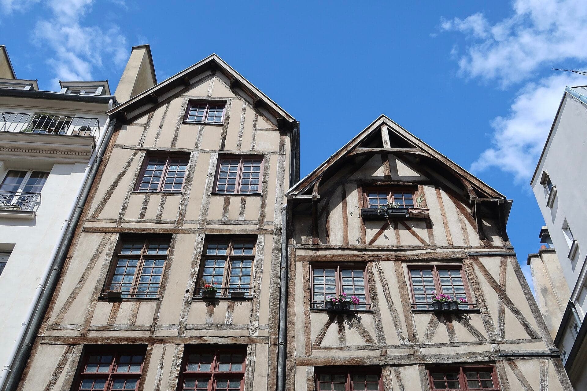 Rue François-Miron: Two Timber Houses Uncovered
