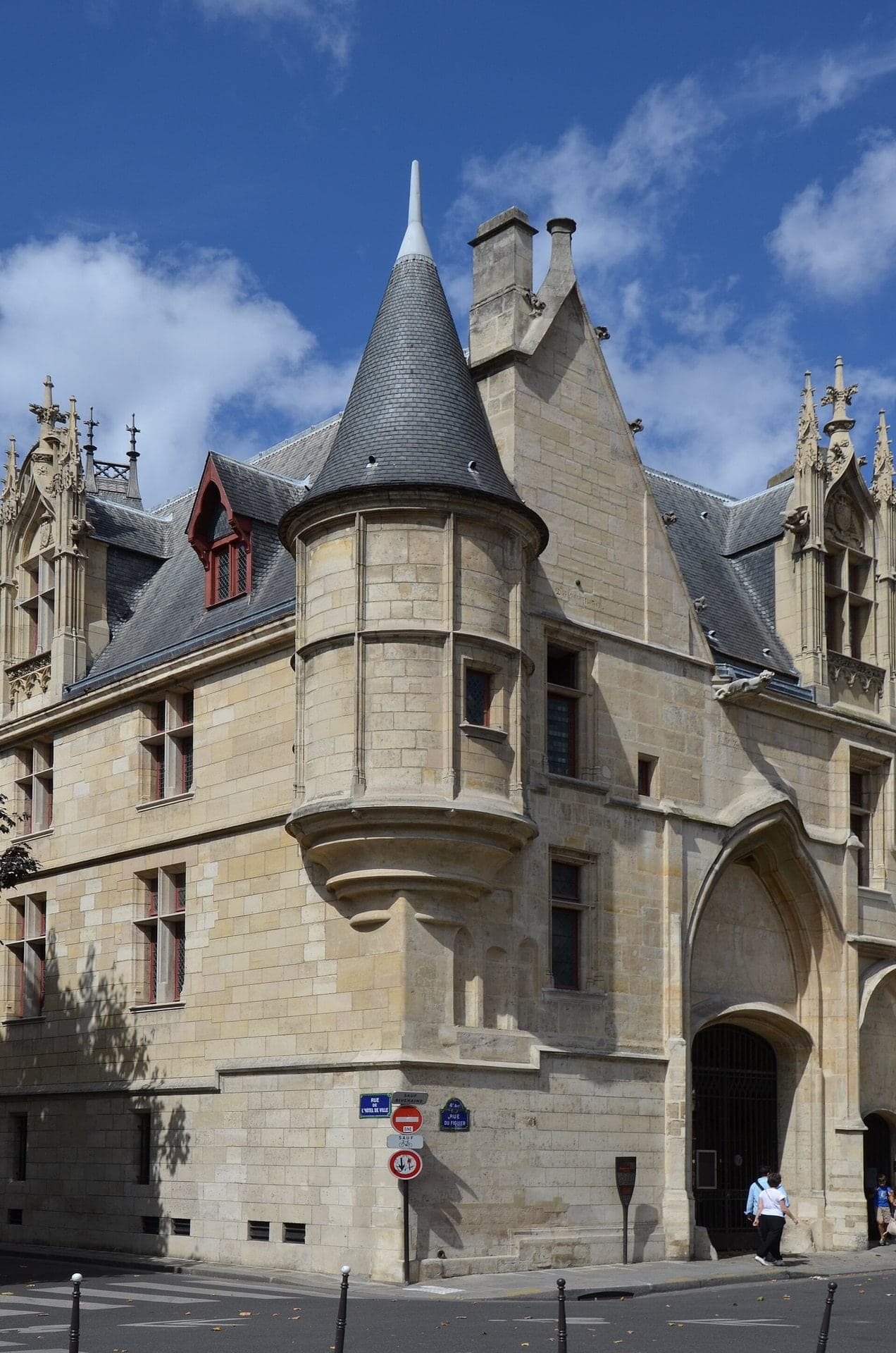 Hôtel de Sens: An Archbishop's Medieval Mansion