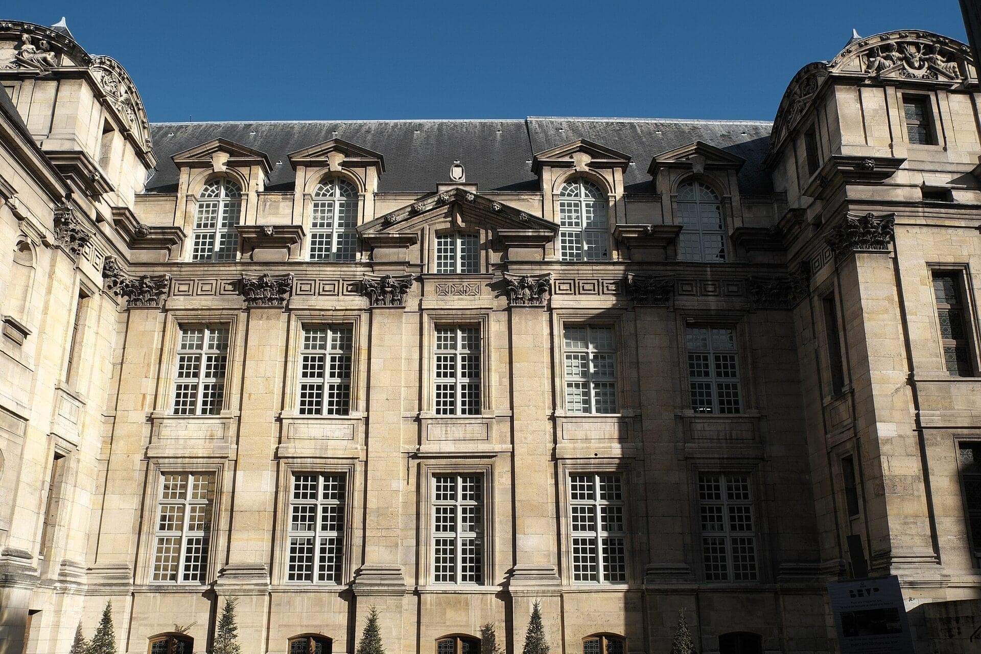 Hôtel de Lamoignon: The Turret on the Corner
