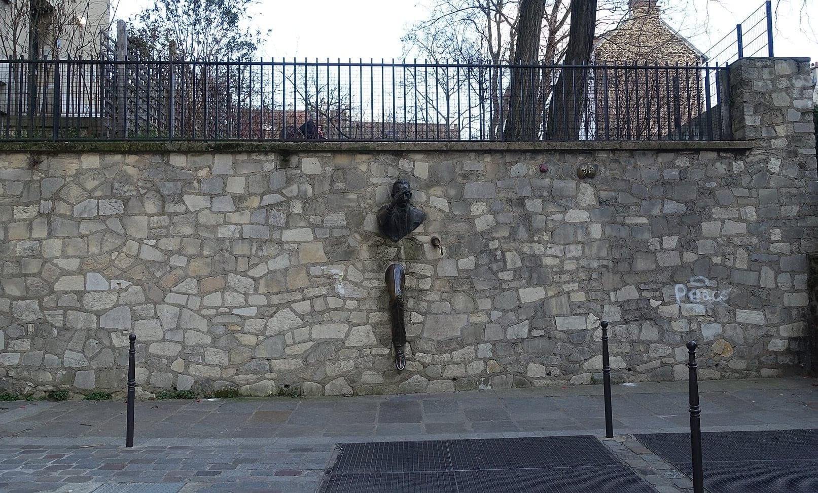 Place Marcel-Aymé: The Man in the Wall
