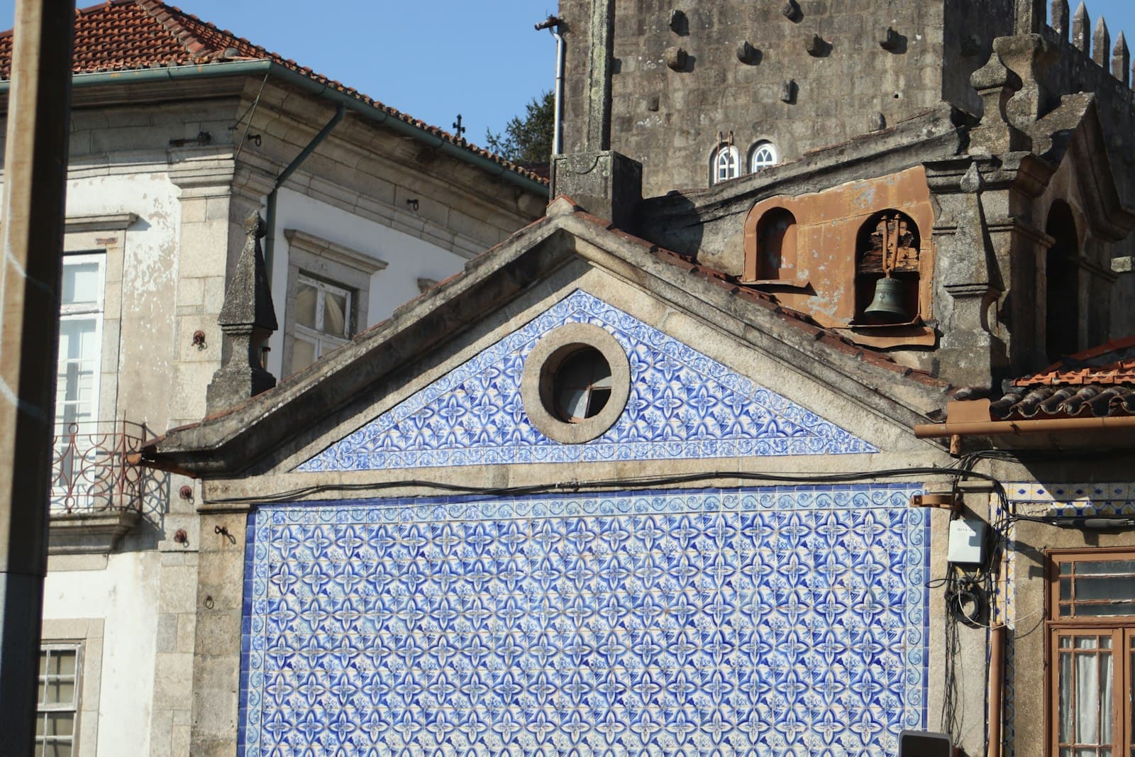 Clérigos and São Bento: Granite Dressed in Gold and Tile
