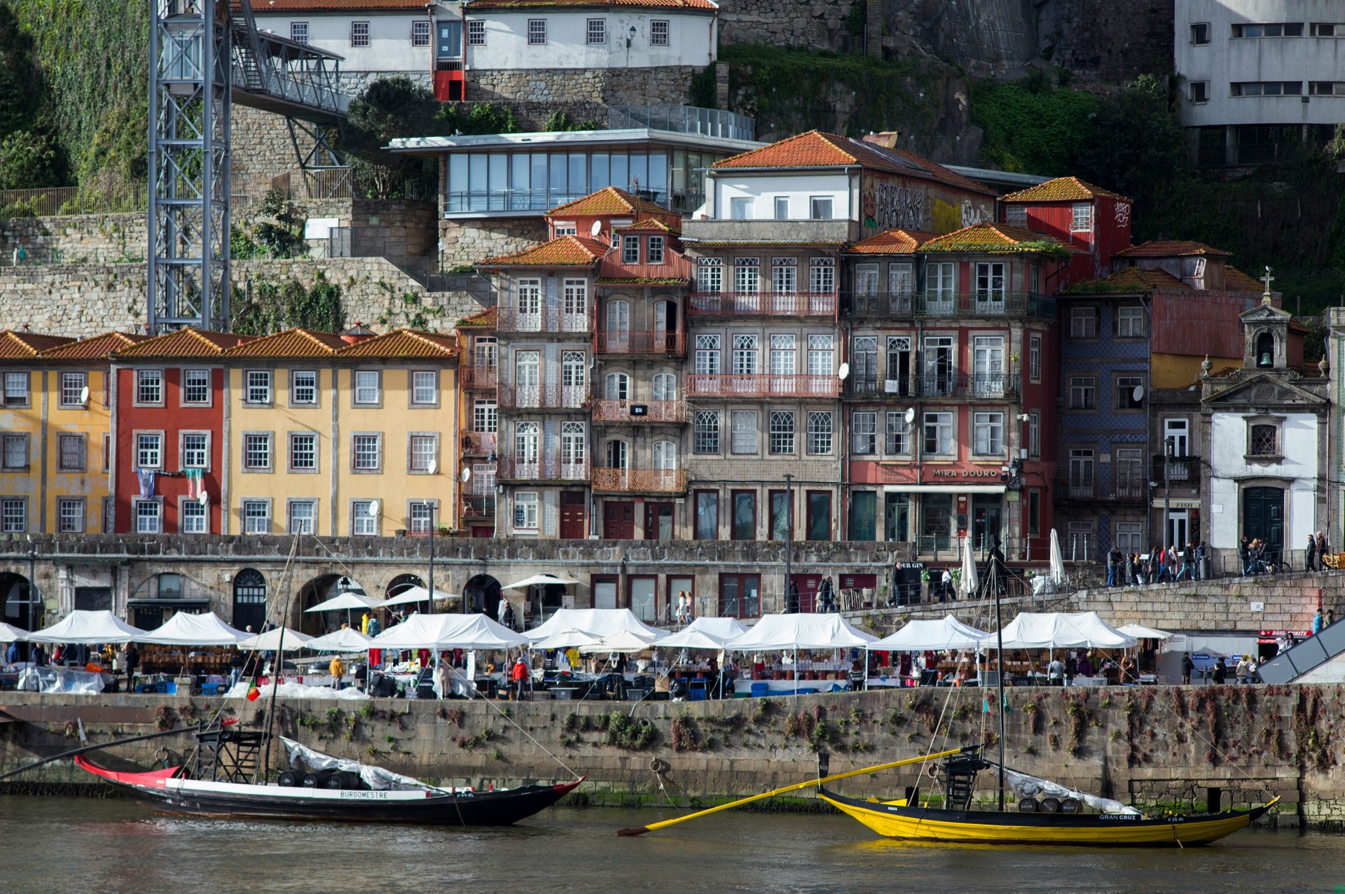 Praça da Ribeira: The Face Turned to the Water