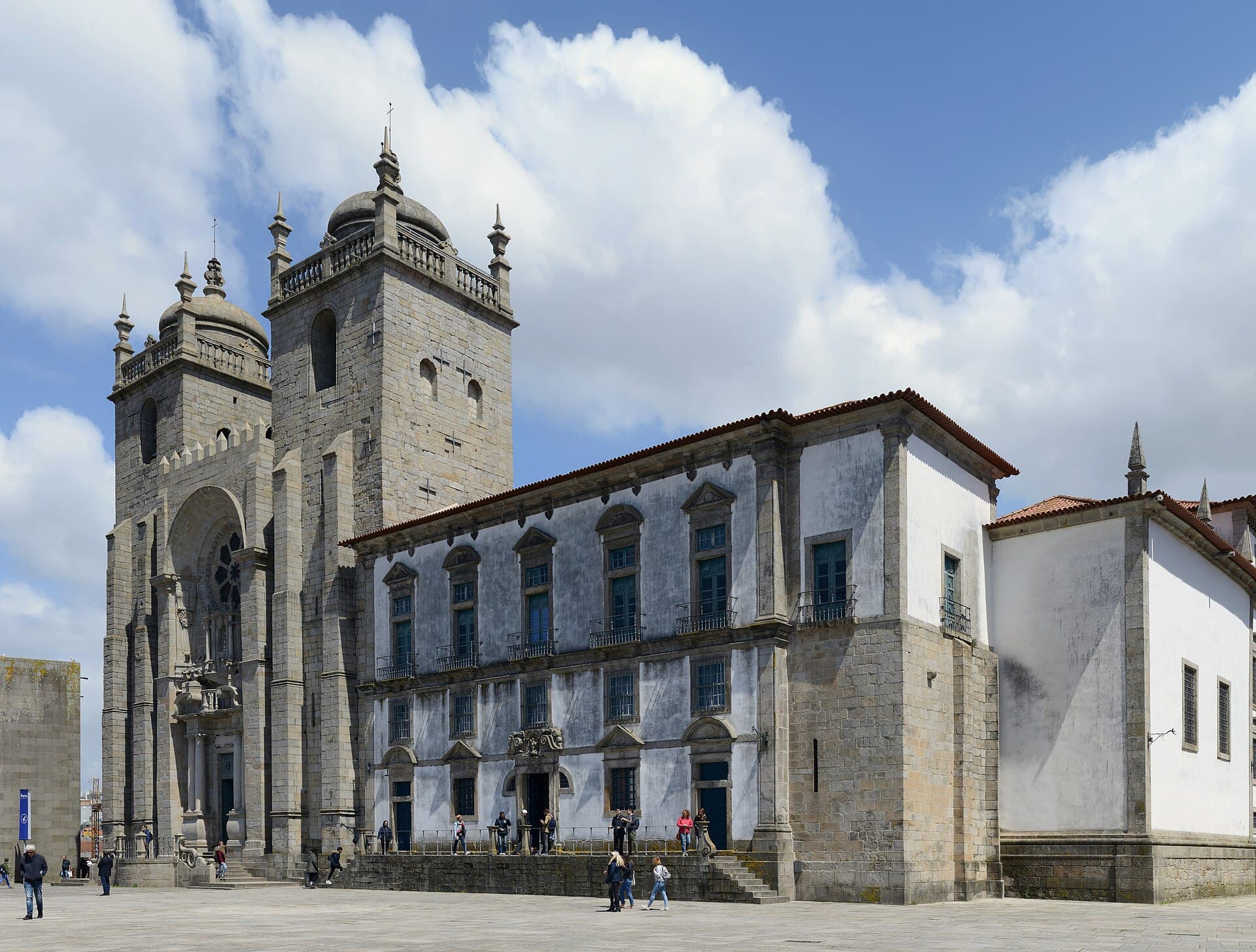 Sé do Porto: The Fortress on the Hill