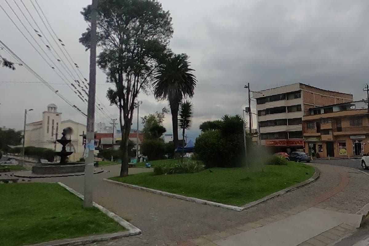 Plaza de la Floresta: The Suburb That Kept Its Scale