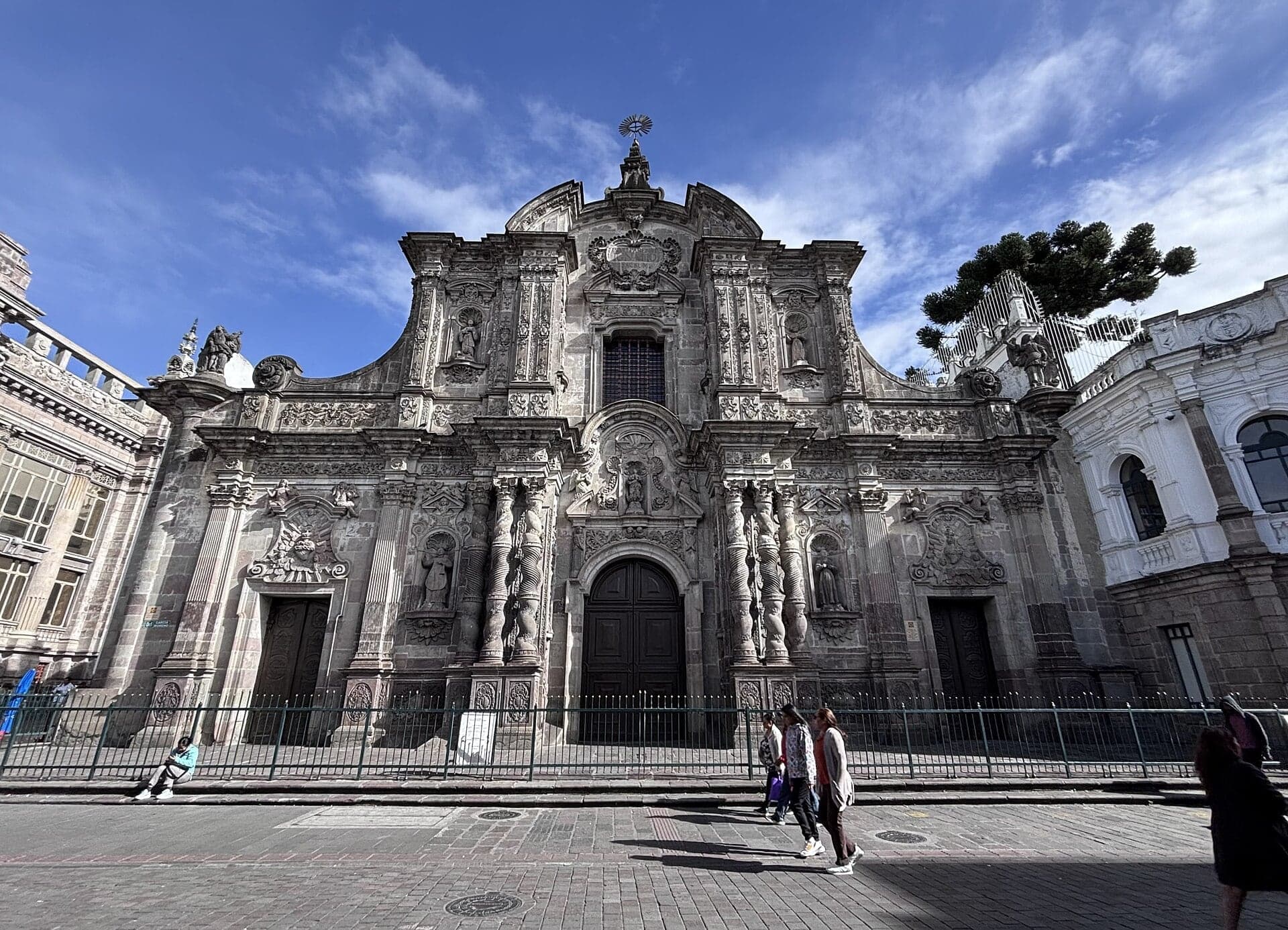 La Compañía and El Sagrario: Stone and Gold