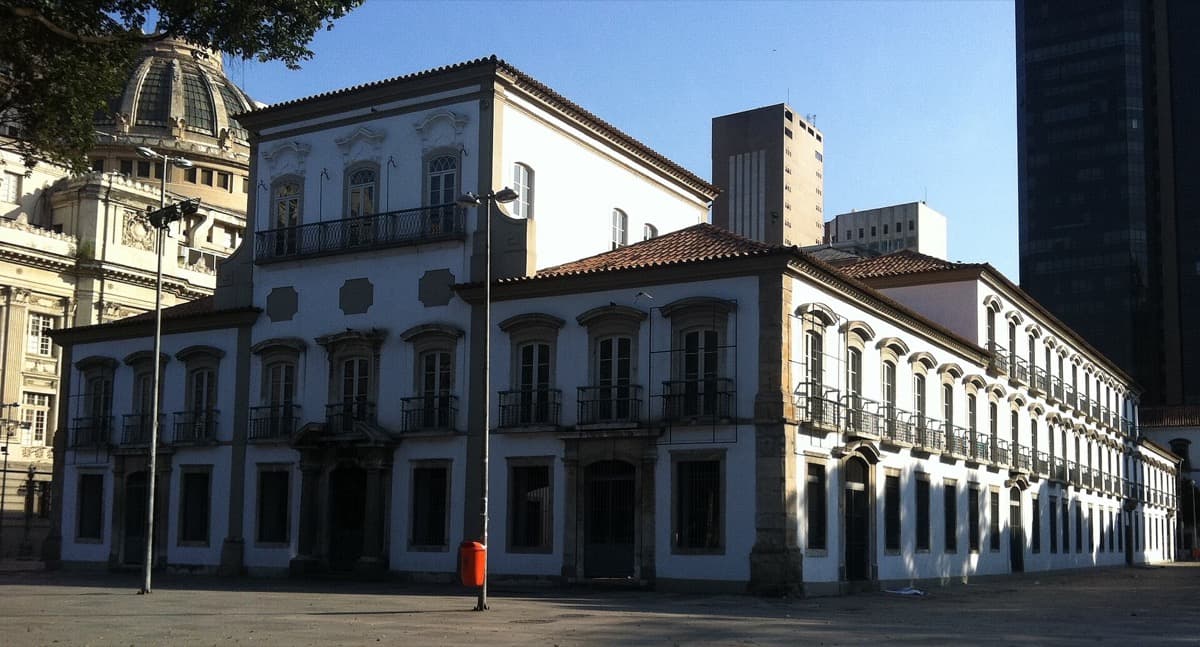 Praca Quinze and the Paco Imperial: The Palace on the Square