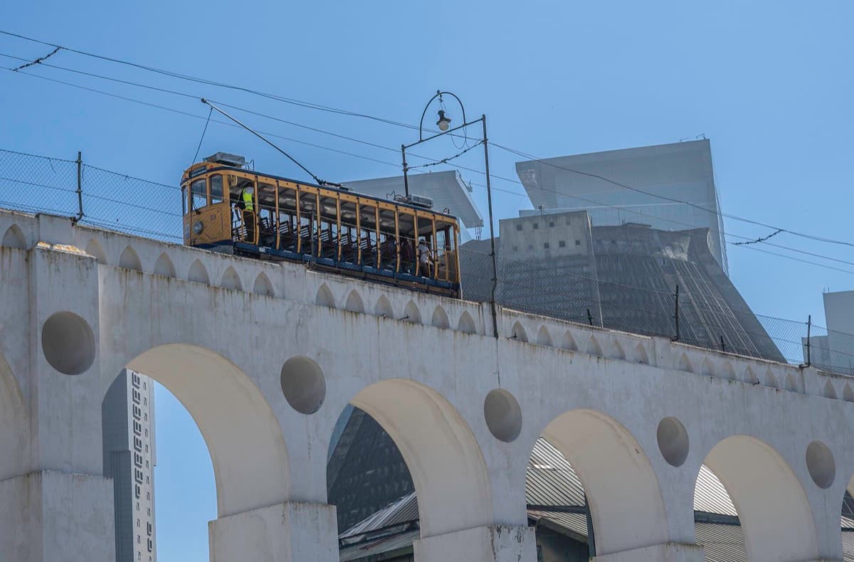 Bonde de Santa Teresa and the Arcos da Lapa: The Mechanism of the Hill