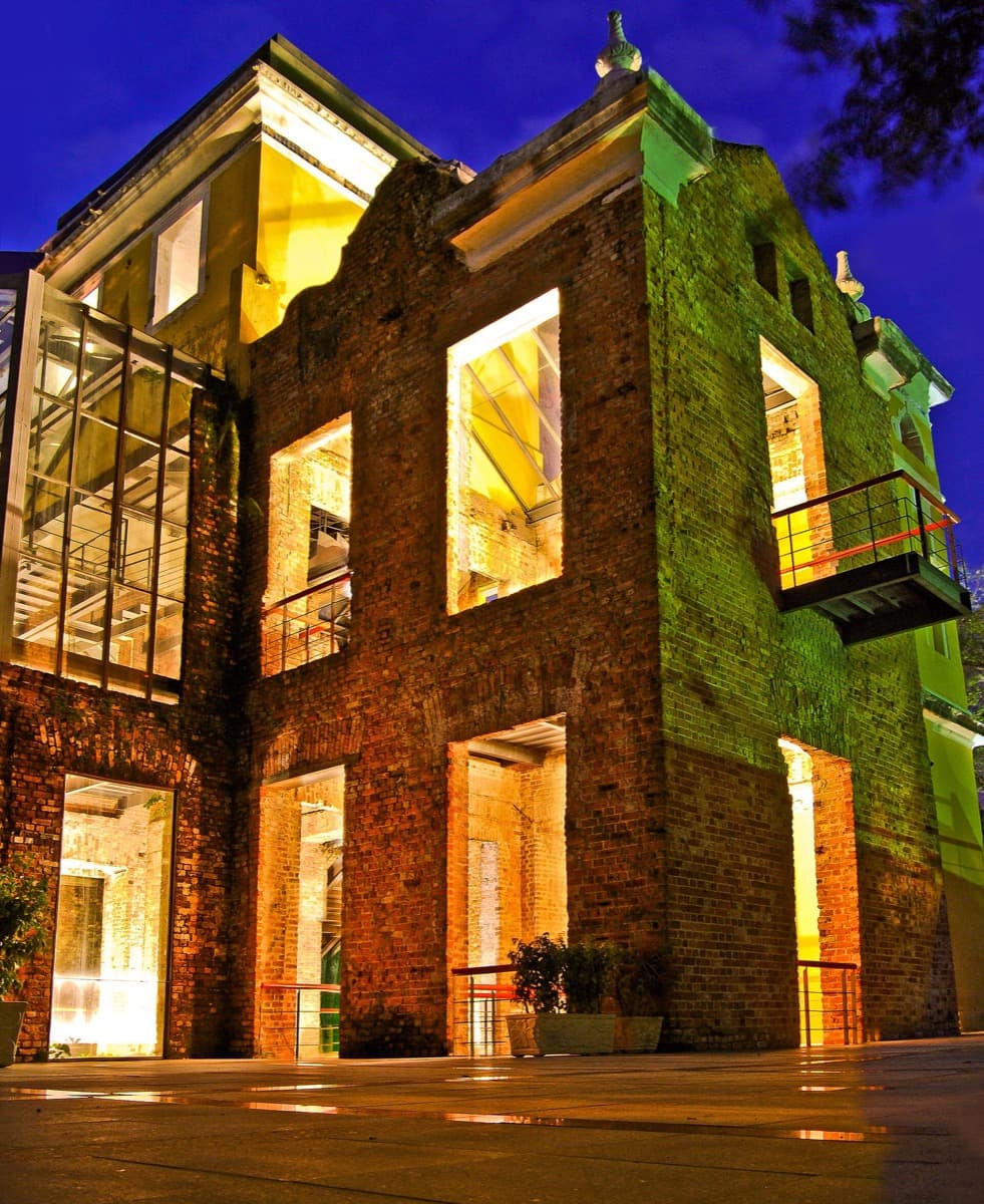 Parque das Ruinas: Art Over Grandeur