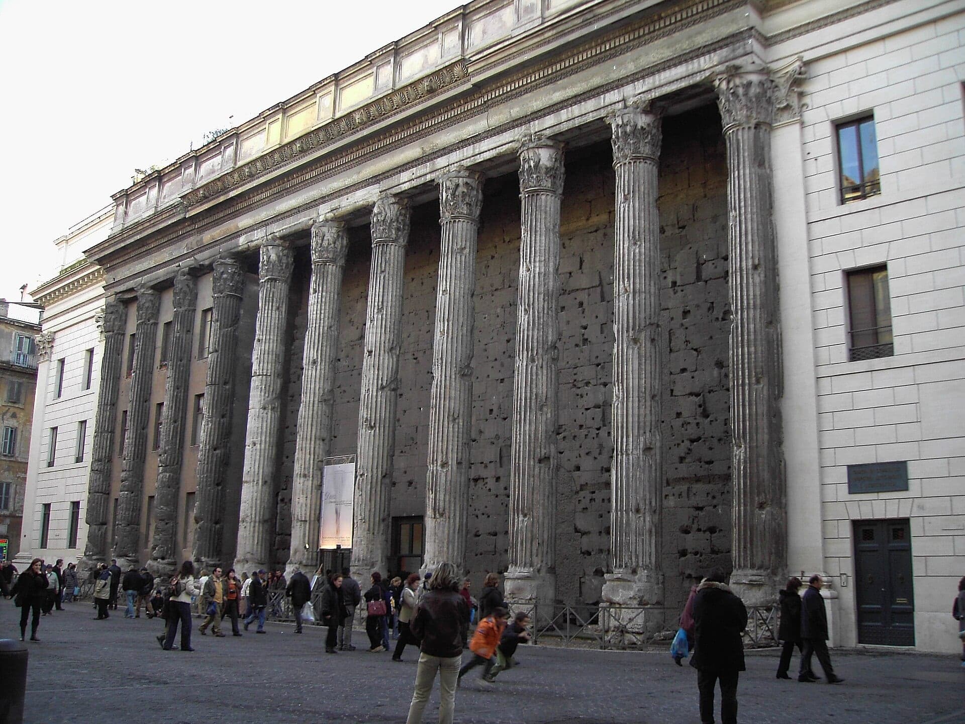 Piazza di Pietra: A Temple Turned Office Front