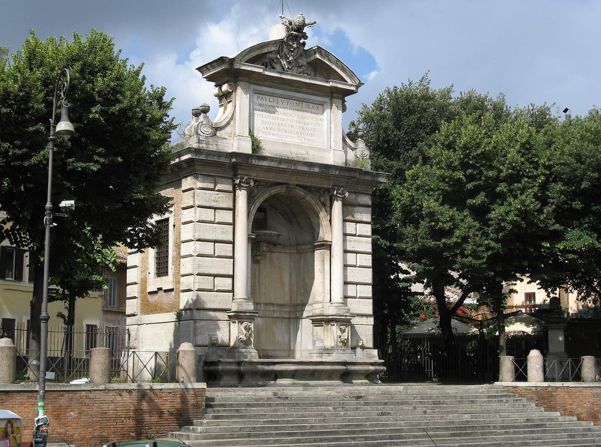 Piazza Trilussa: The Fountain That Crossed the River