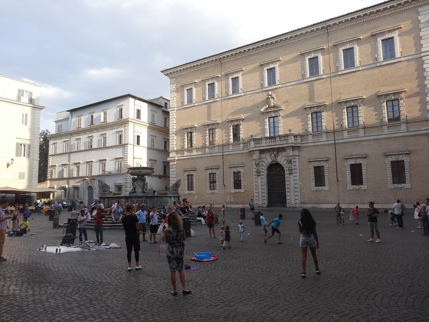 Piazza di Santa Maria in Trastevere: The Gathering Place