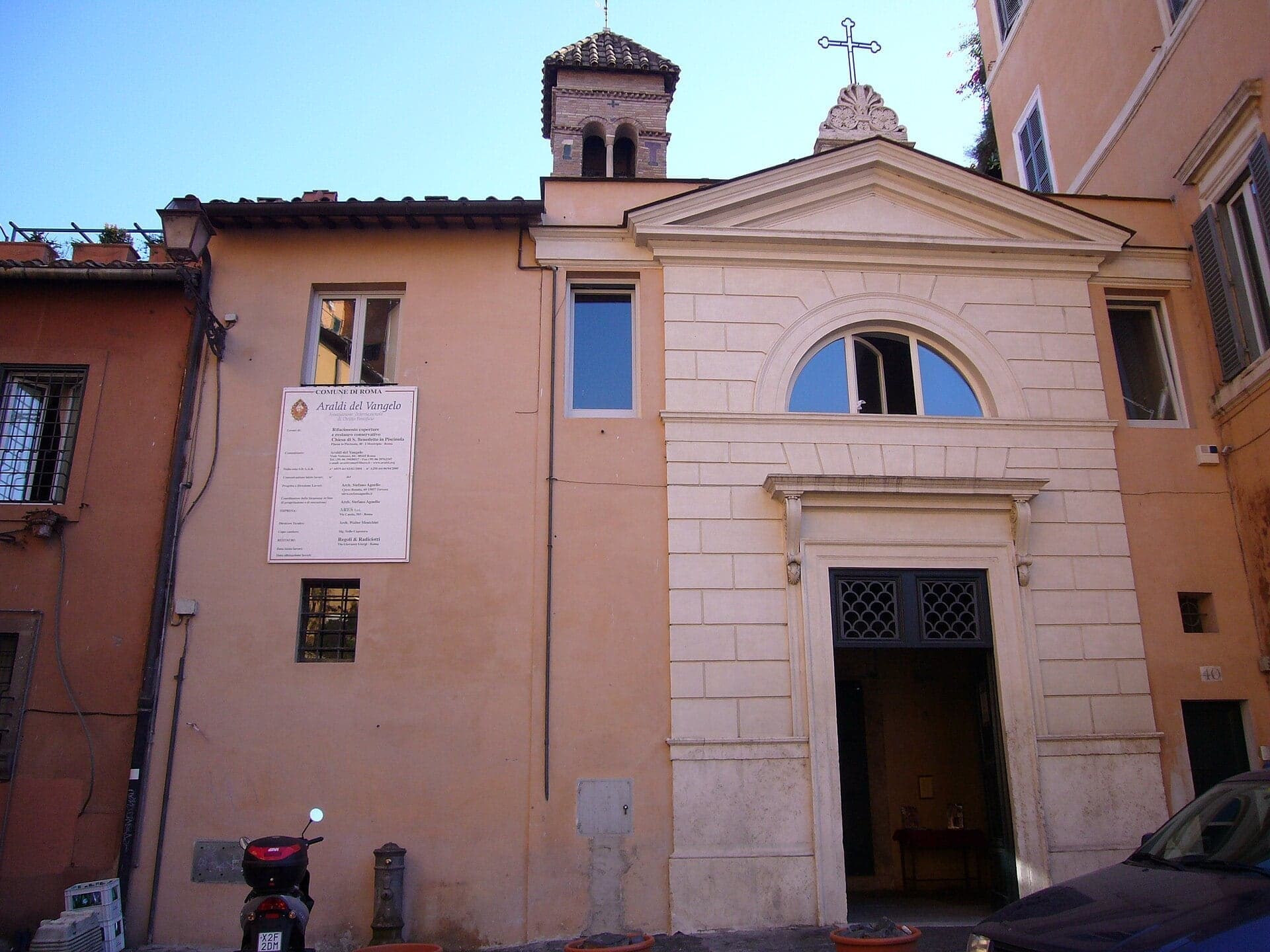 Piazza in Piscinula: The Tiniest Bell Tower