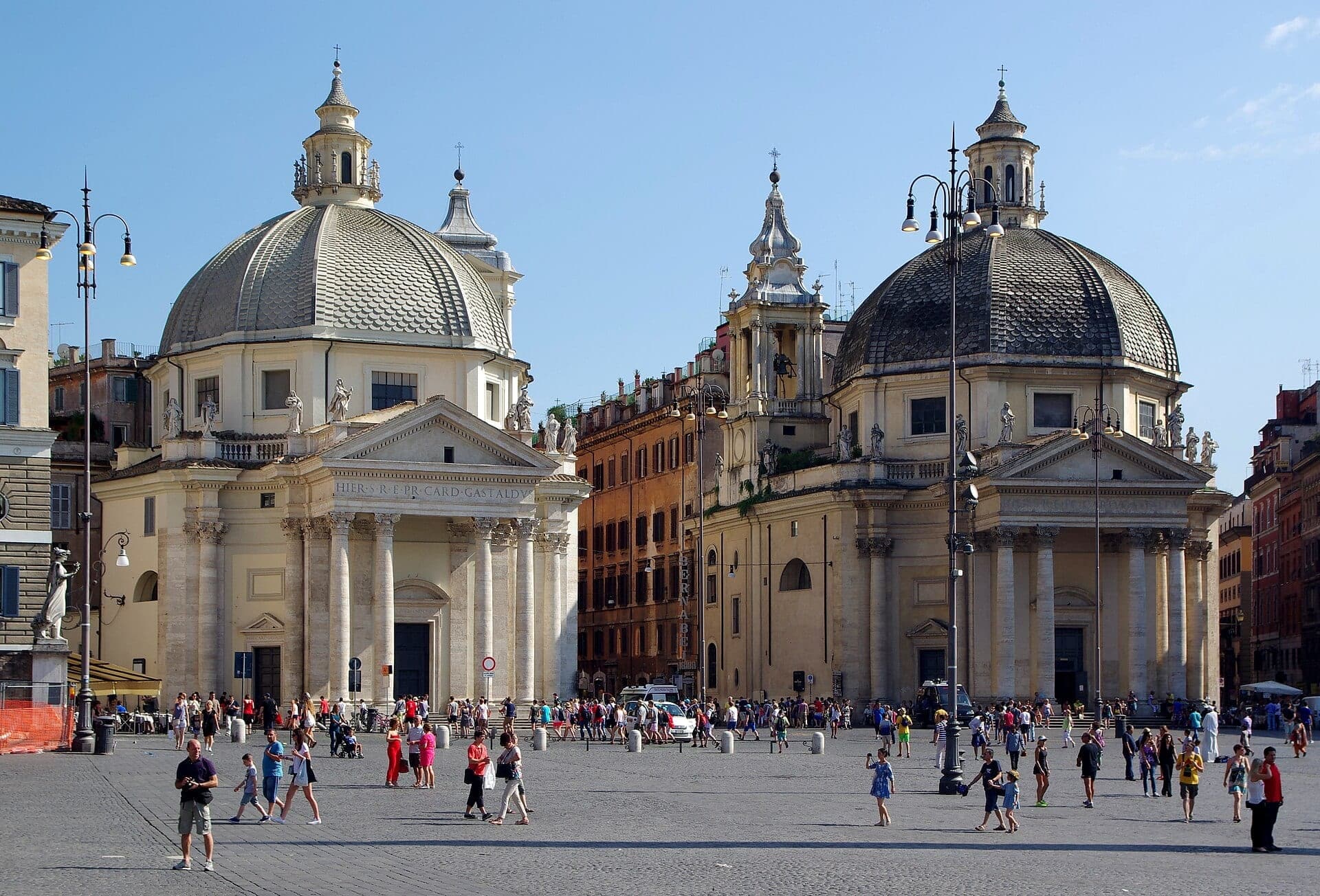 Piazza del Popolo: Twins That Are Not