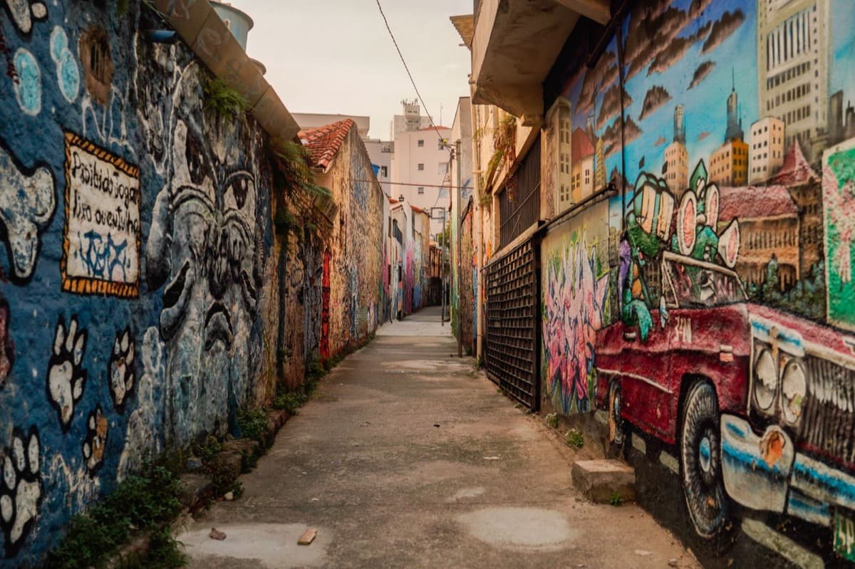 Beco do Batman: The São Paulo Alley That Repaints Itself Every Few Weeks
