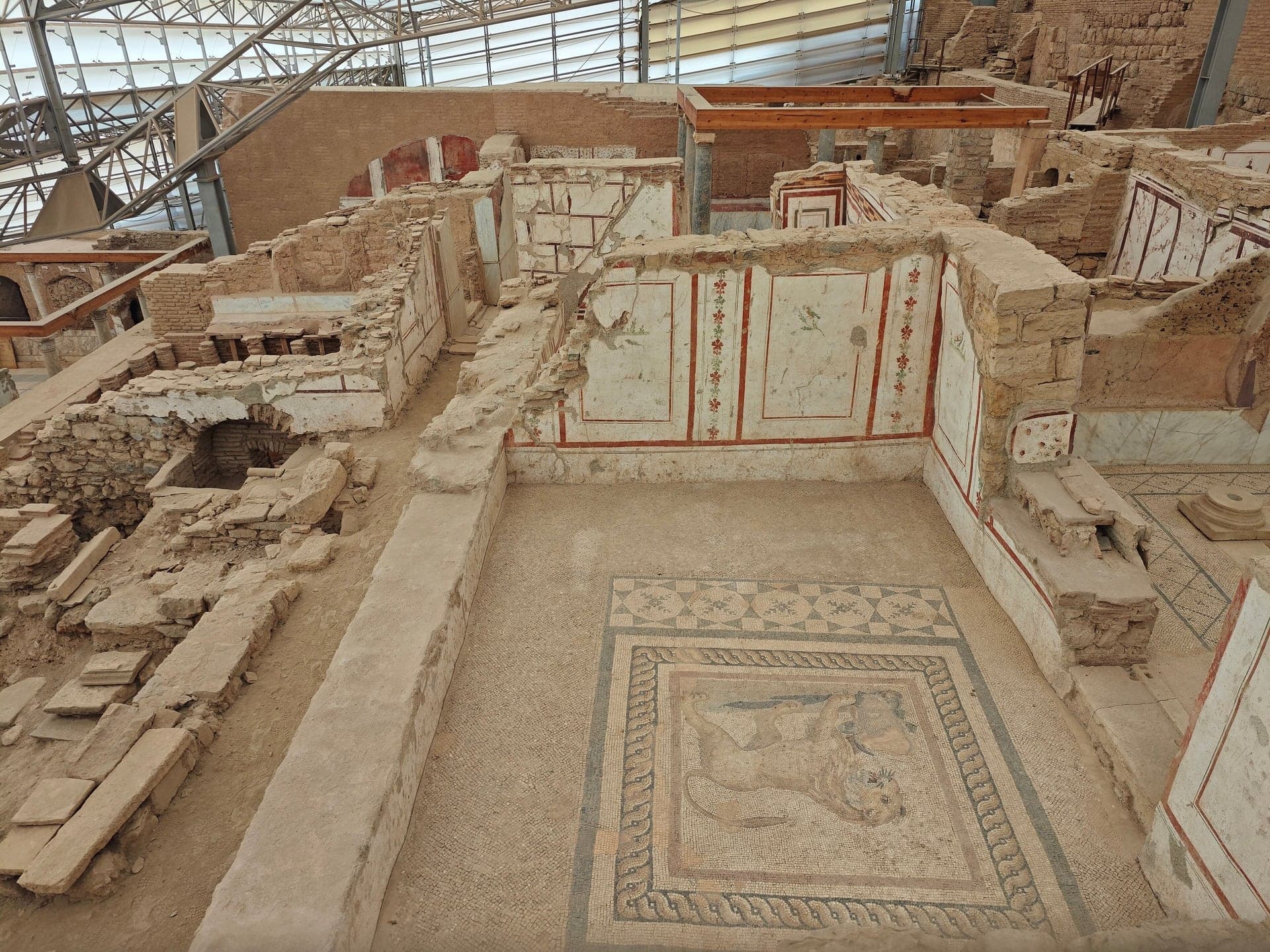 Terrace Houses: Seven Roman Homes Under One Roof