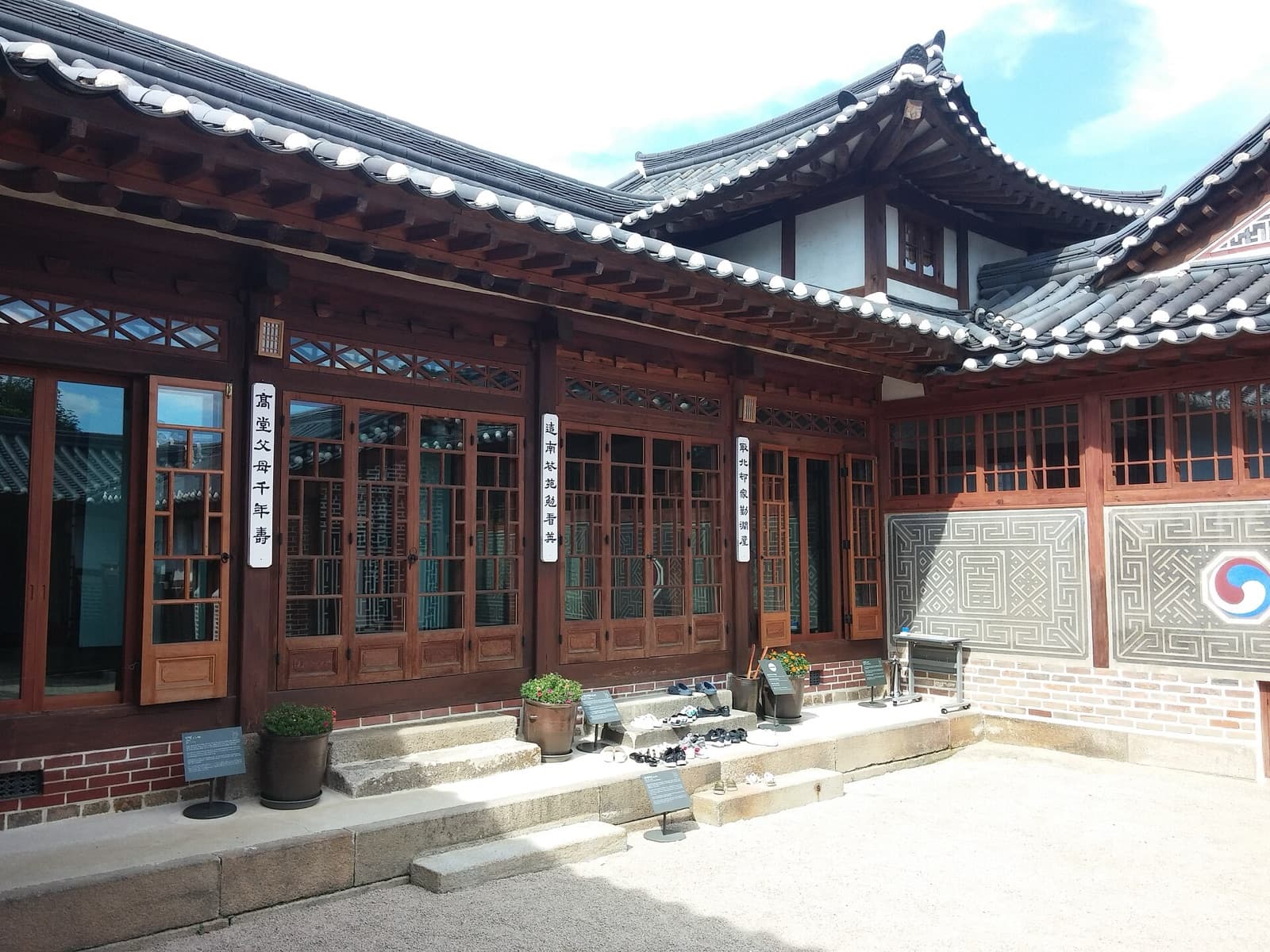 Baek In-je House: The Colonial Layer, Made Physical