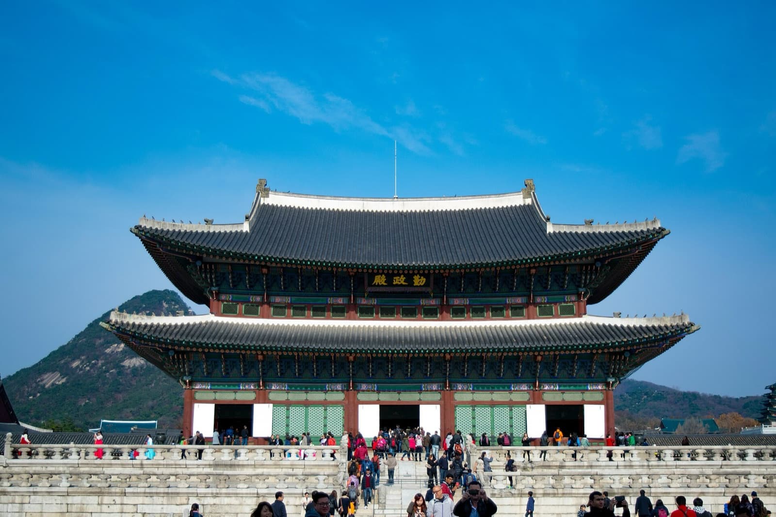 Geunjeongjeon Throne Hall: Reading the Royal Axis of Gyeongbokgung