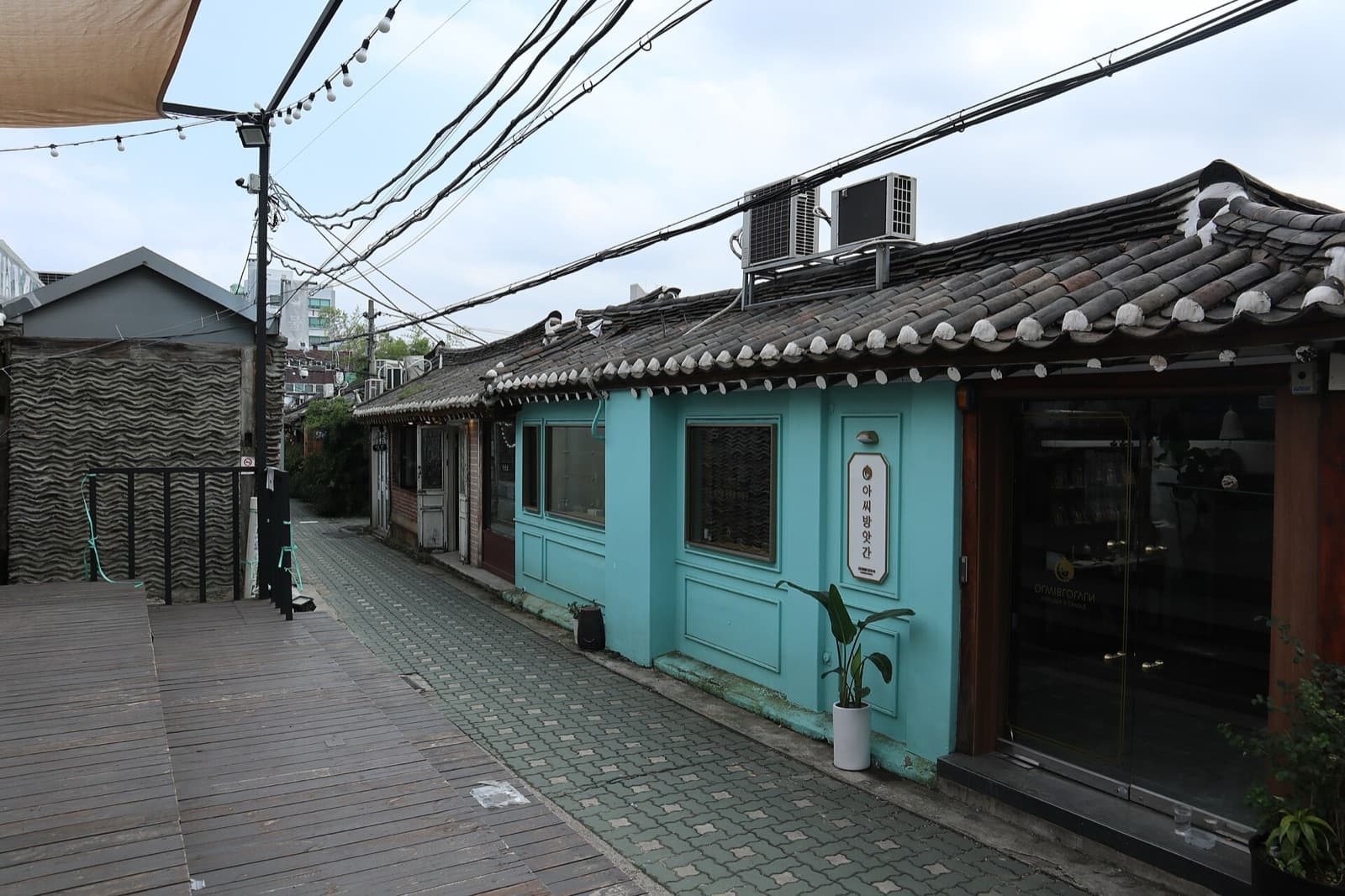 Ikseon-dong Hanok Village: The Narrowest Lanes