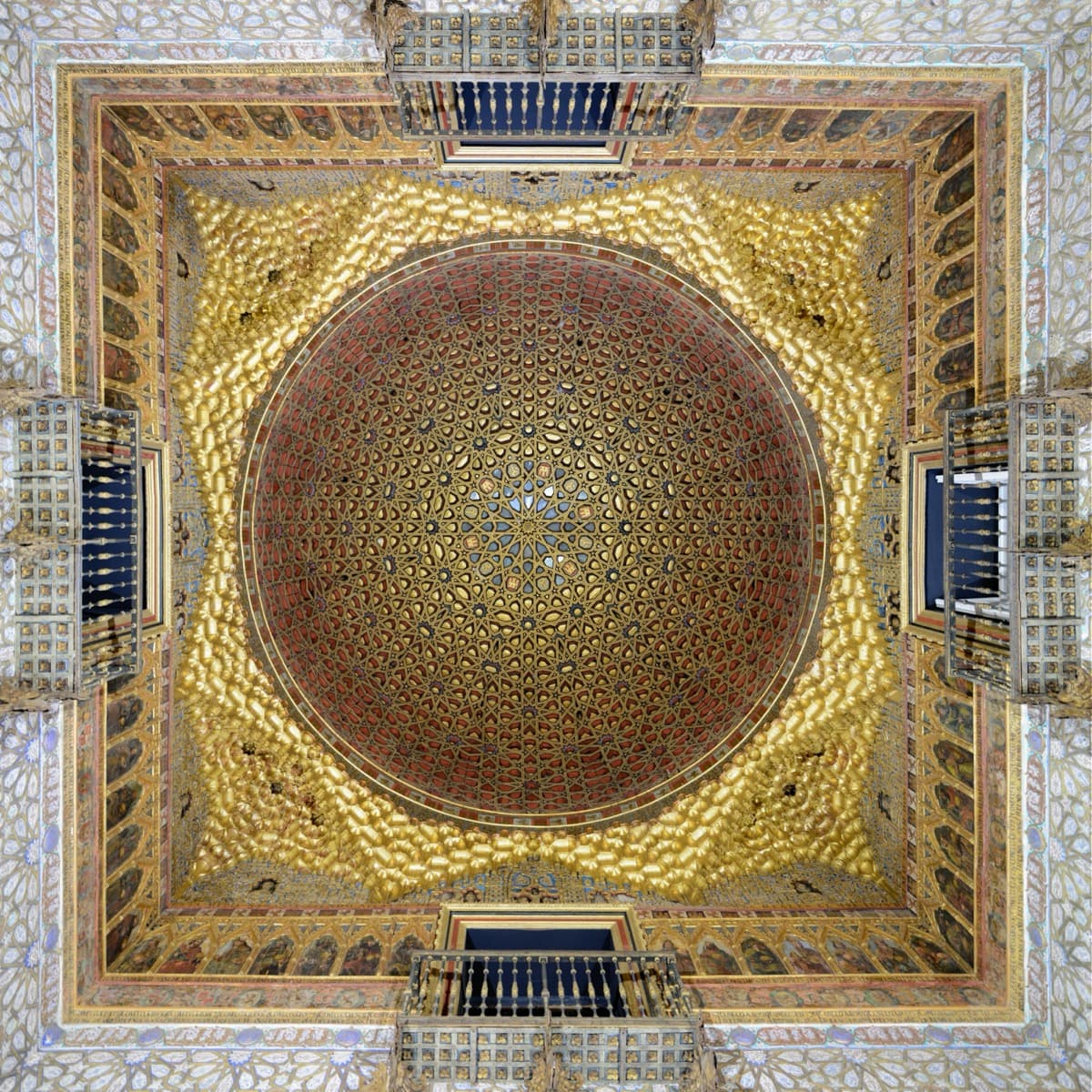 Salón de Embajadores: A Christian Throne Room Built as an Islamic Qubba