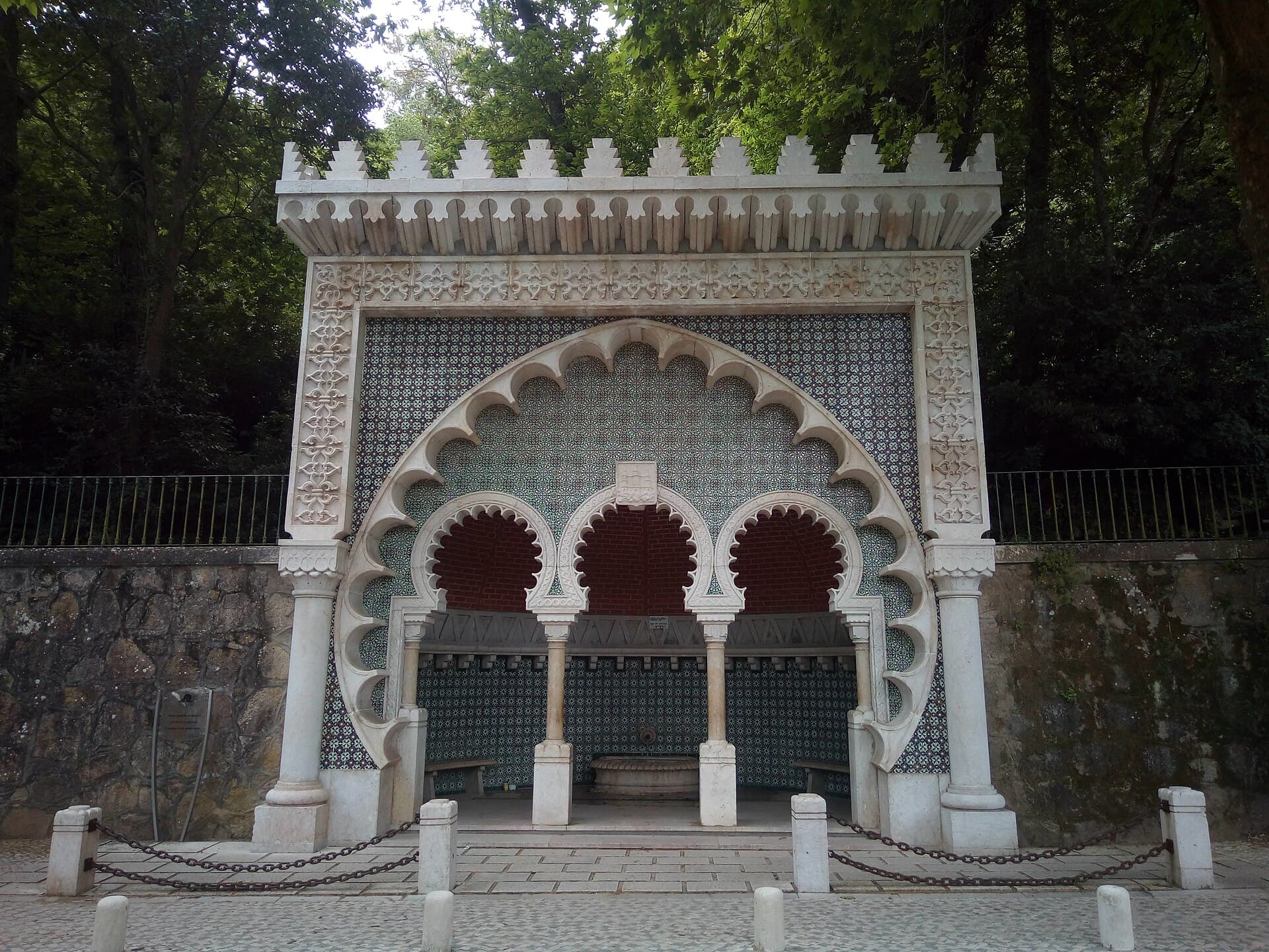 Fonte Mourisca: The Mountain's Fountains