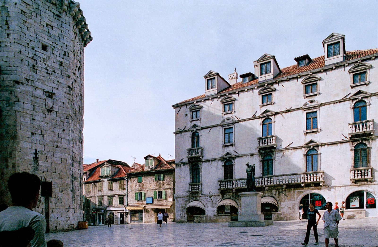 Fruit Square: Marko Marulic and the Venetian tower