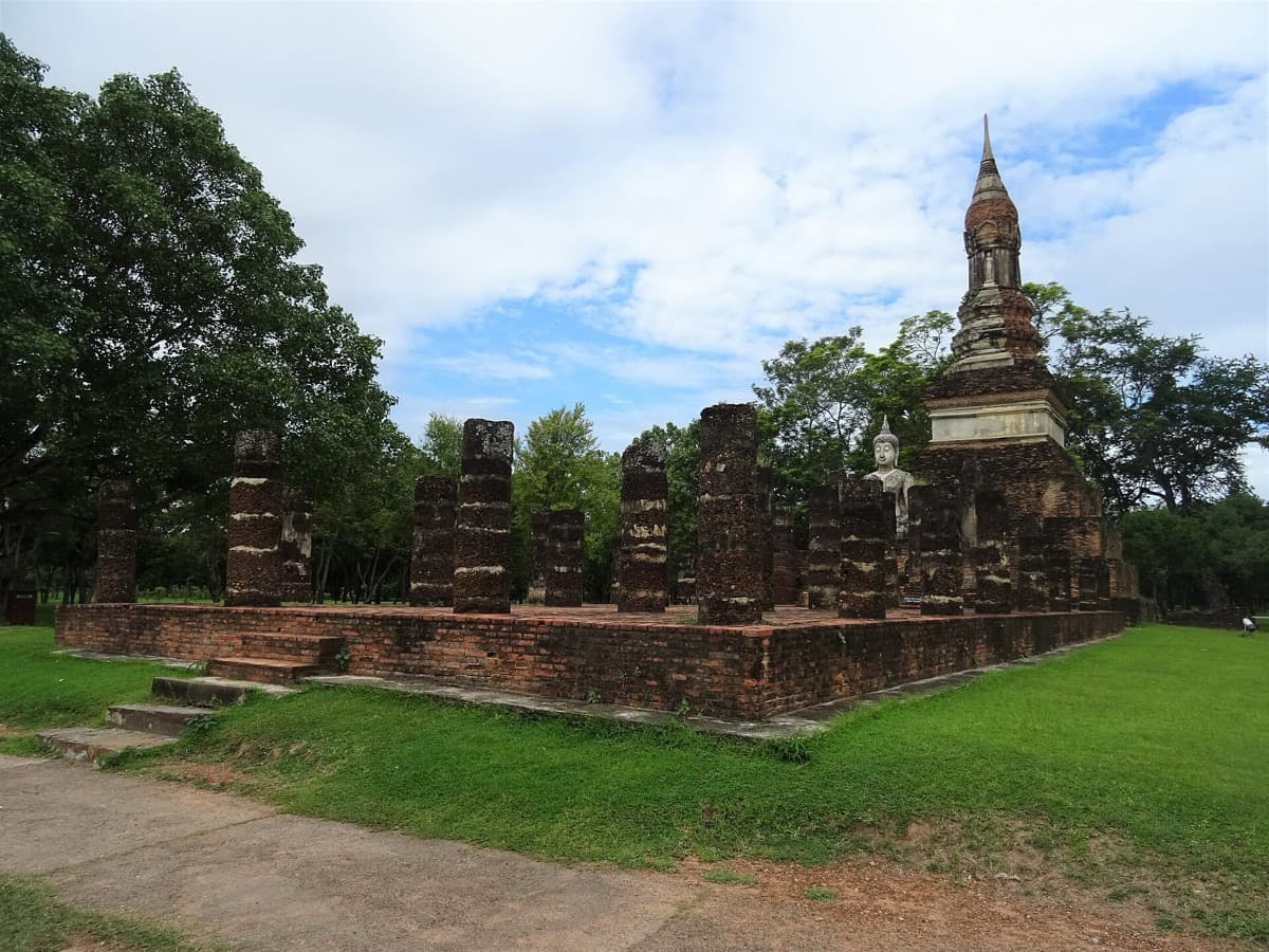 Wat Traphang Ngoen: The Silver Pond