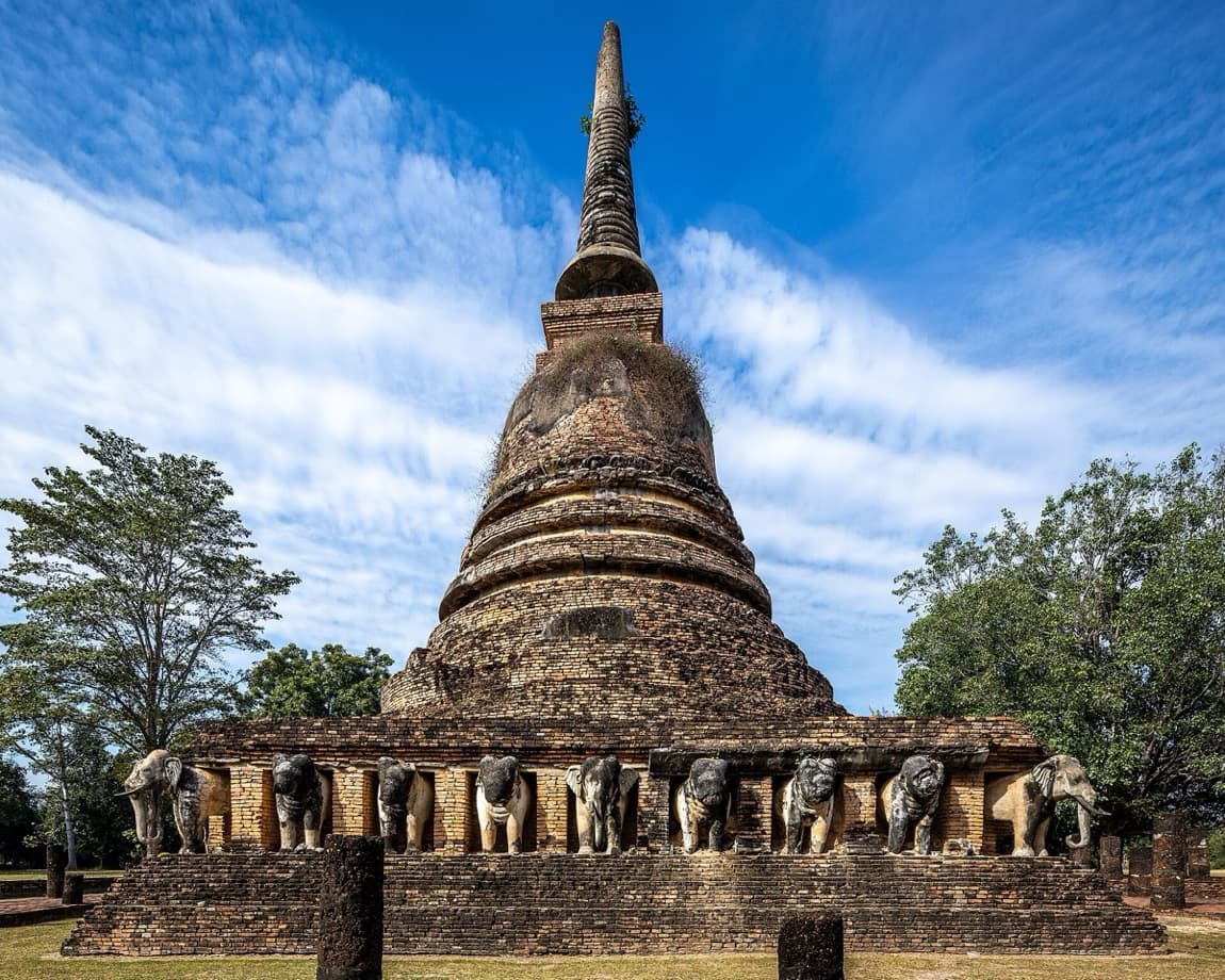 Wat Chang Lom: The Temple Surrounded by Elephants