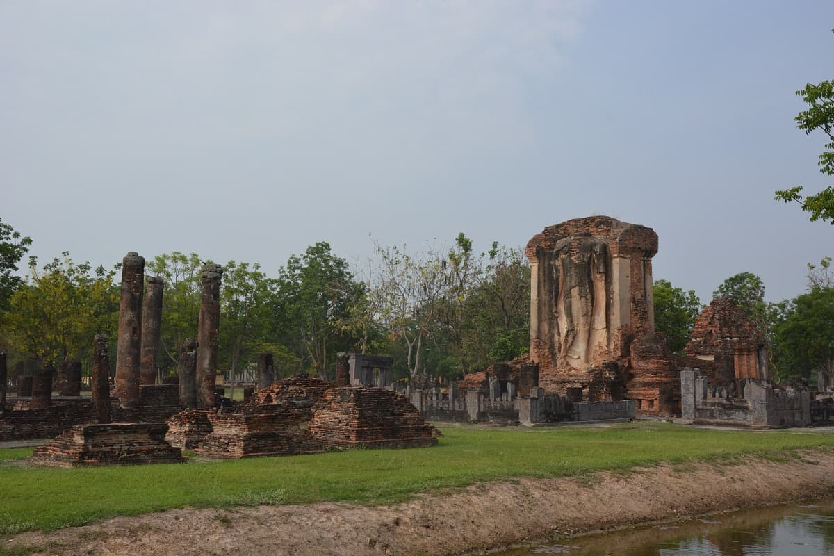 Wat Chetuphon: The Buddha in Four Postures