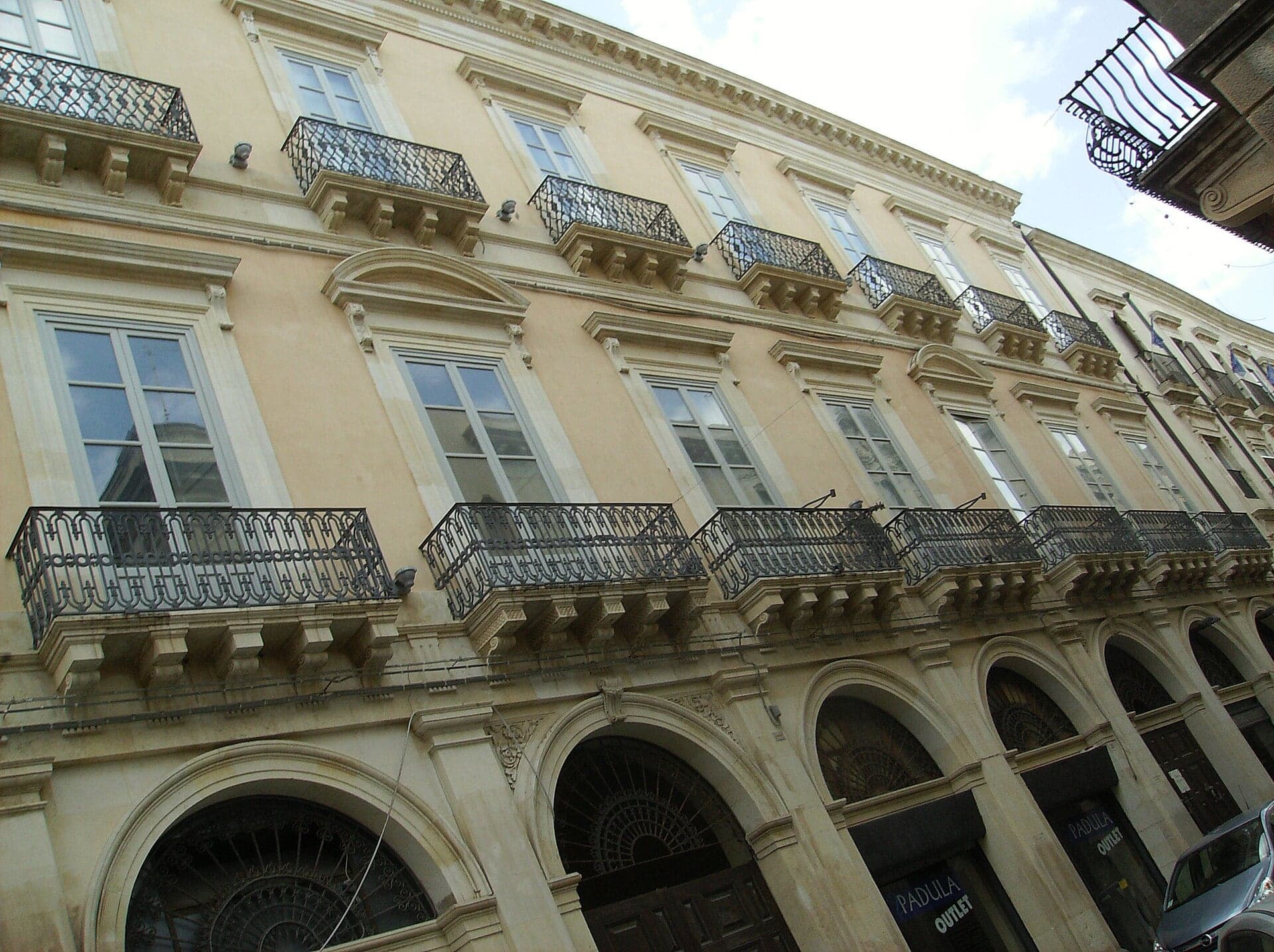 Via della Maestranza: Balconies on Stone Brackets