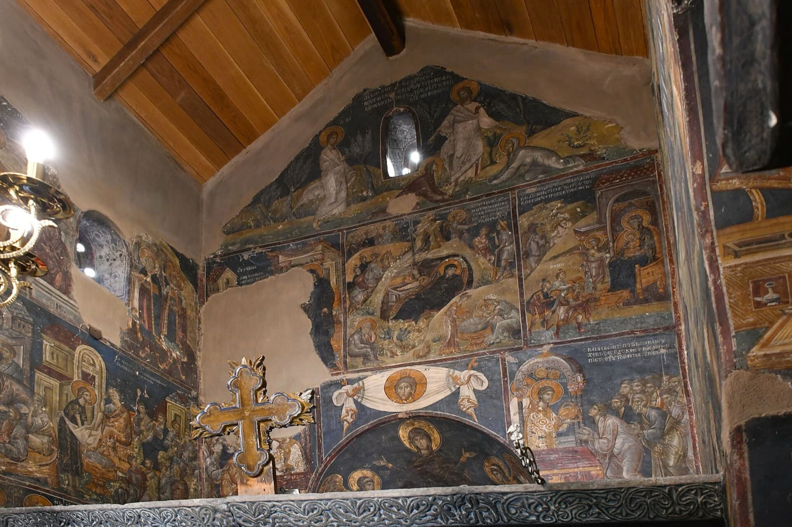 Agios Nikolaos Orfanos: A Humble Shell of Living Colour