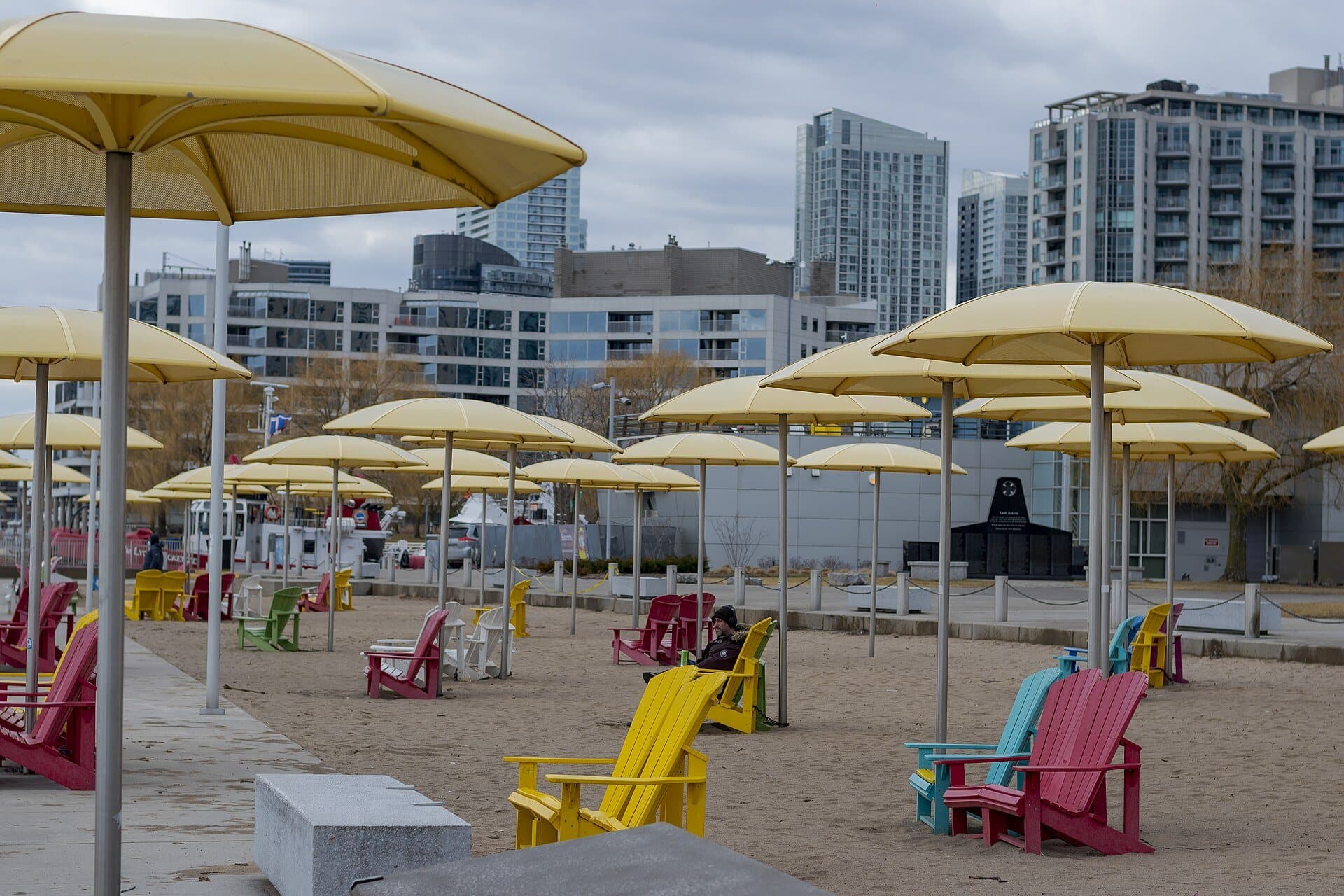 HTO Park and the Rees WaveDeck: A Beach on an Old Quay