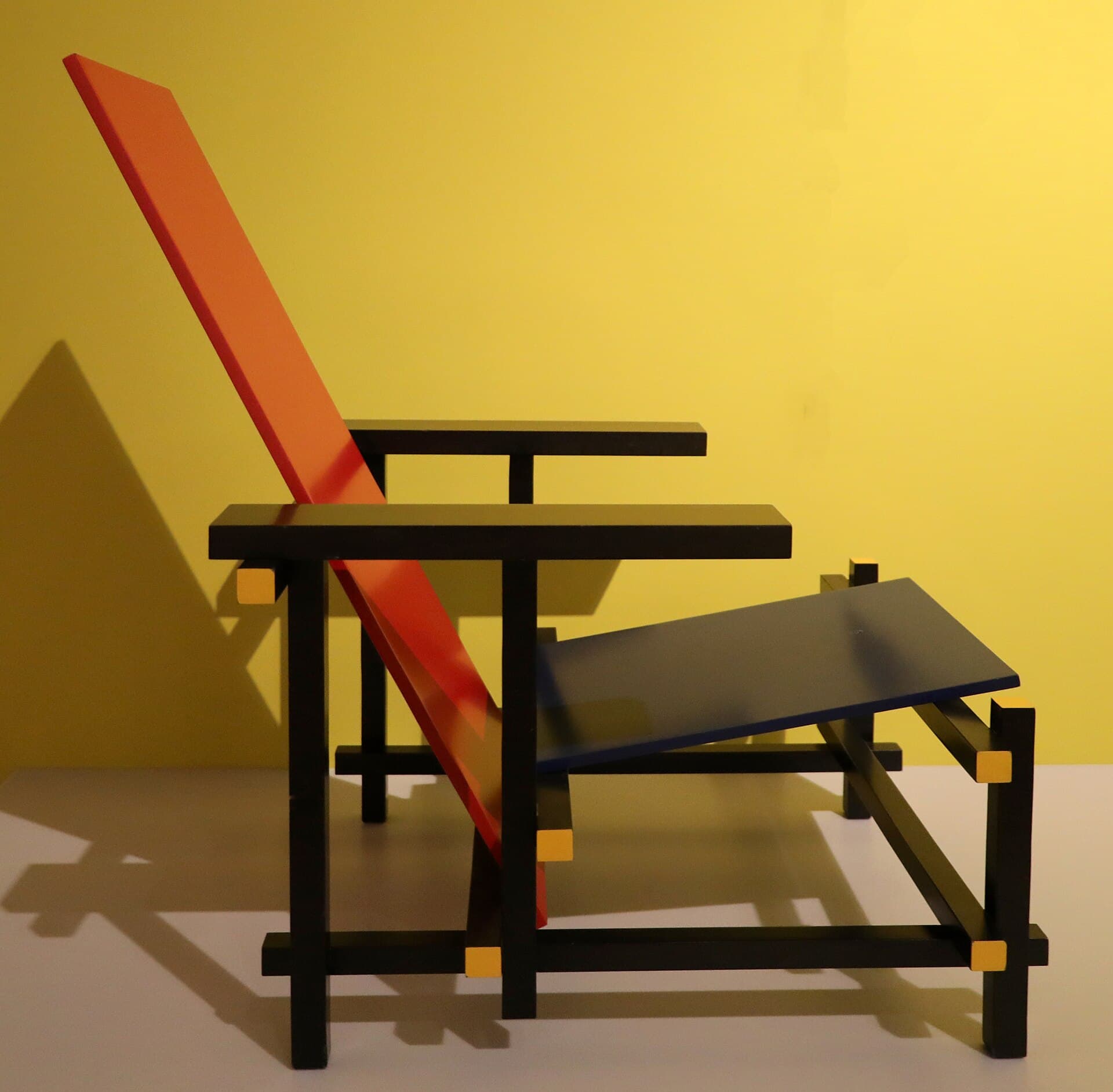 De Stijl and the Red and Blue Chair: the idea made portable