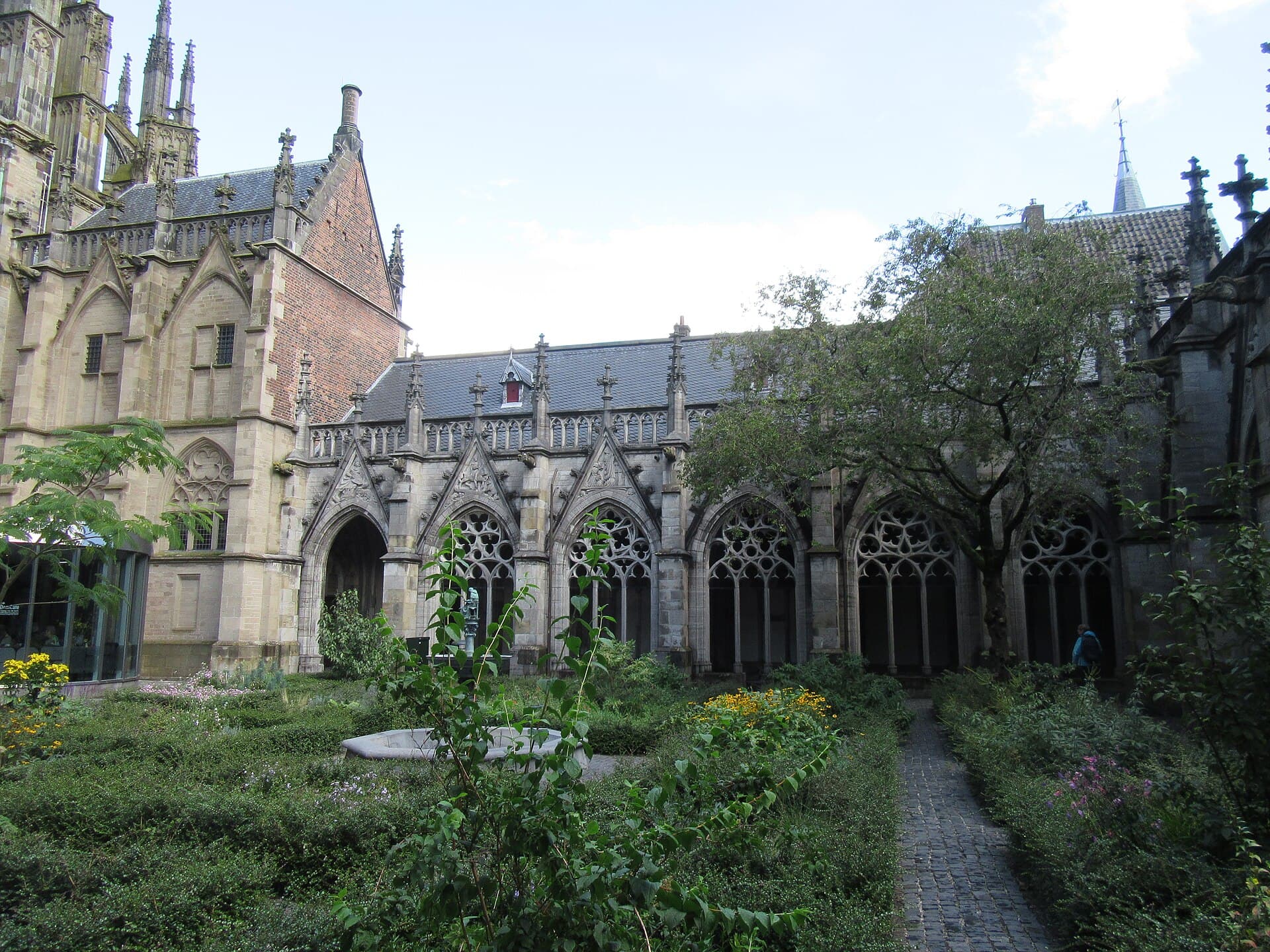 Pandhof: the cloister garden of the Dom