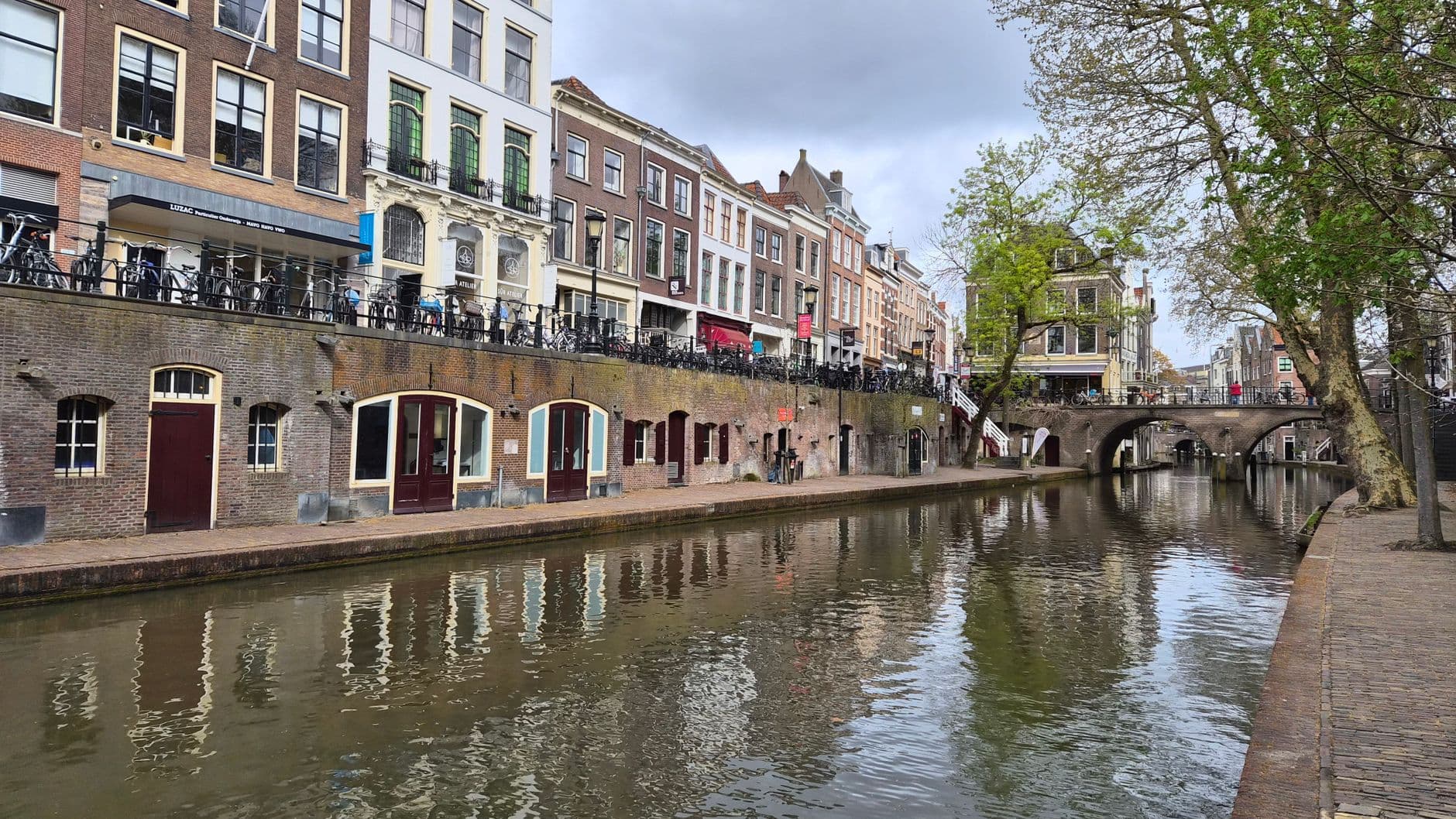 Stadhuisbrug and the Stadhuis: merchant houses that became a government