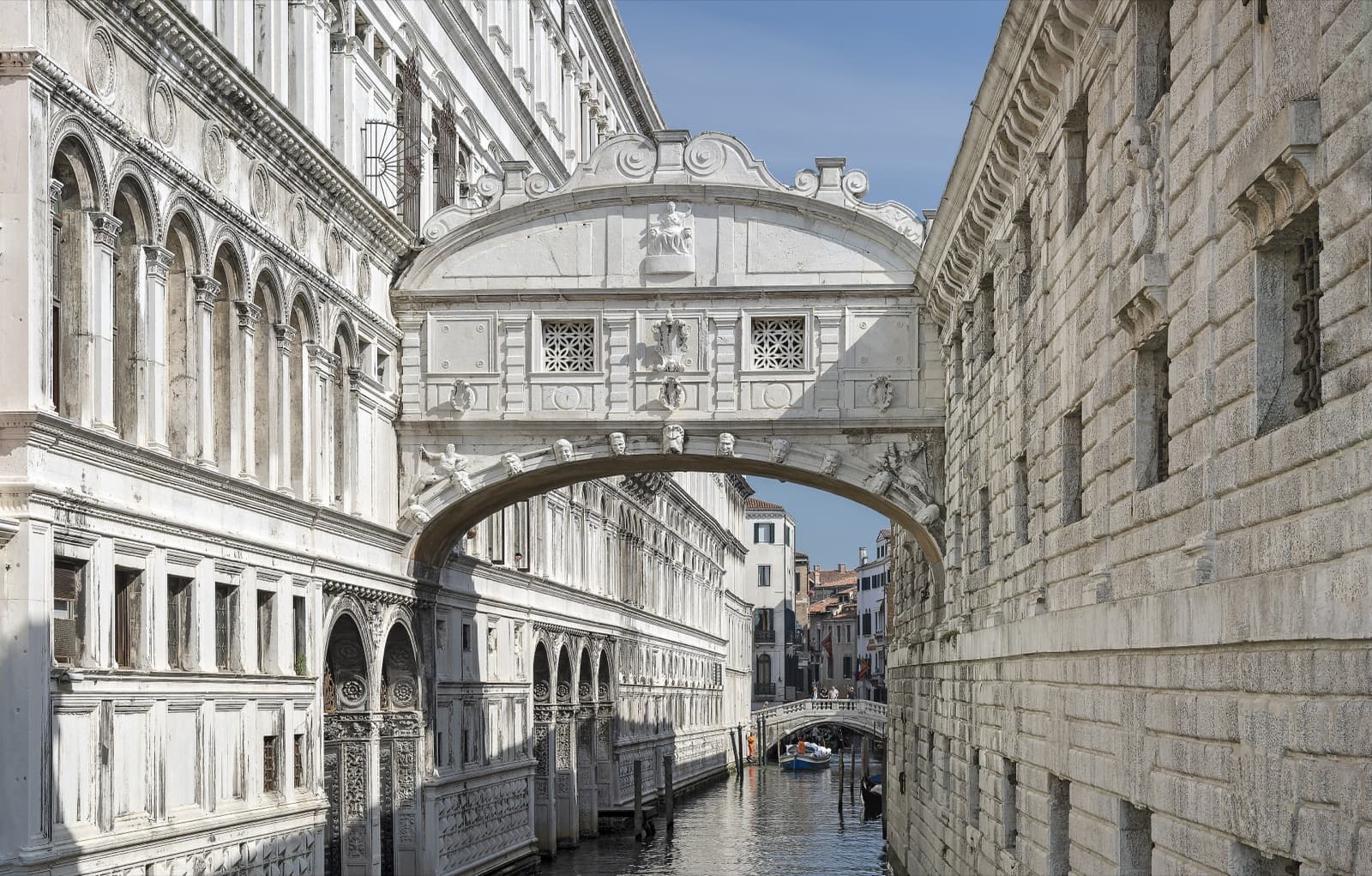 Bridge of Sighs and the New Prisons: The Romantic Legend
