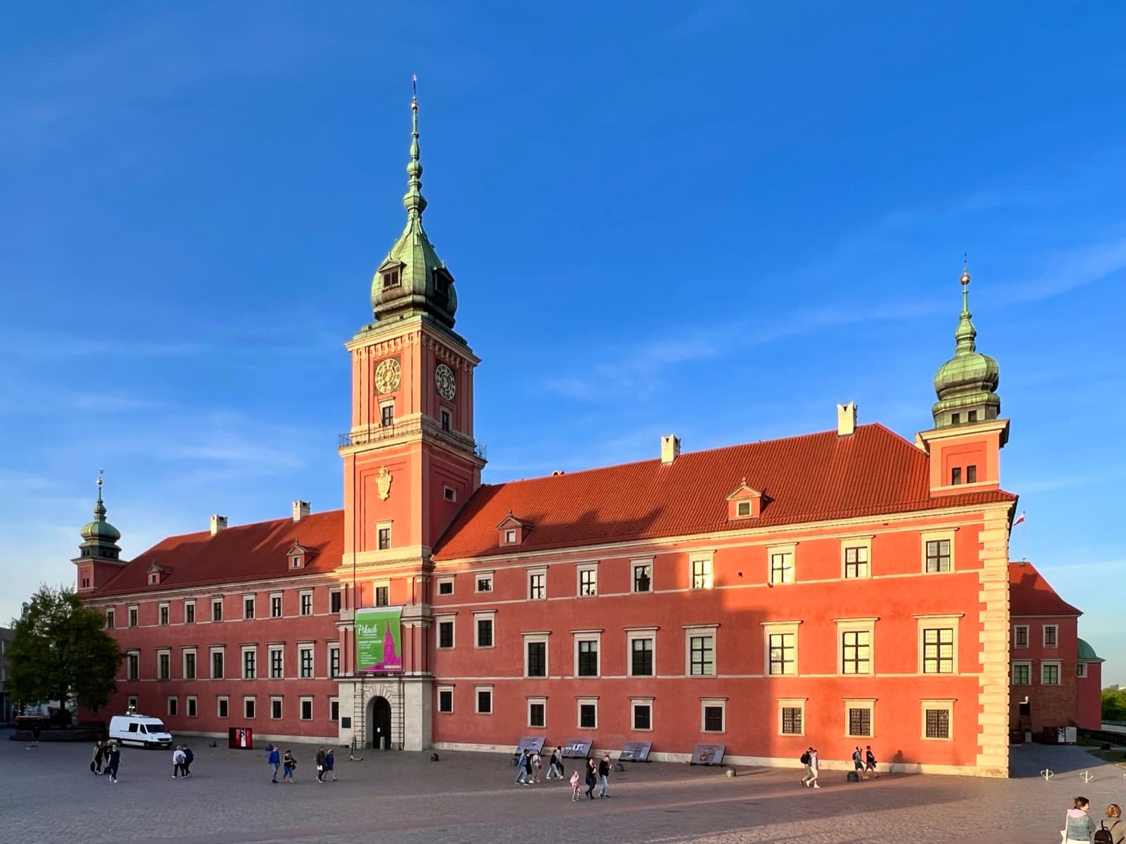 Warsaw Rebuilt: Reading a Reconstructed Capital on Foot